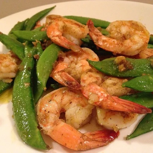 7-Minute Paleo Garlic Cajun Shrimp with Snap Peas