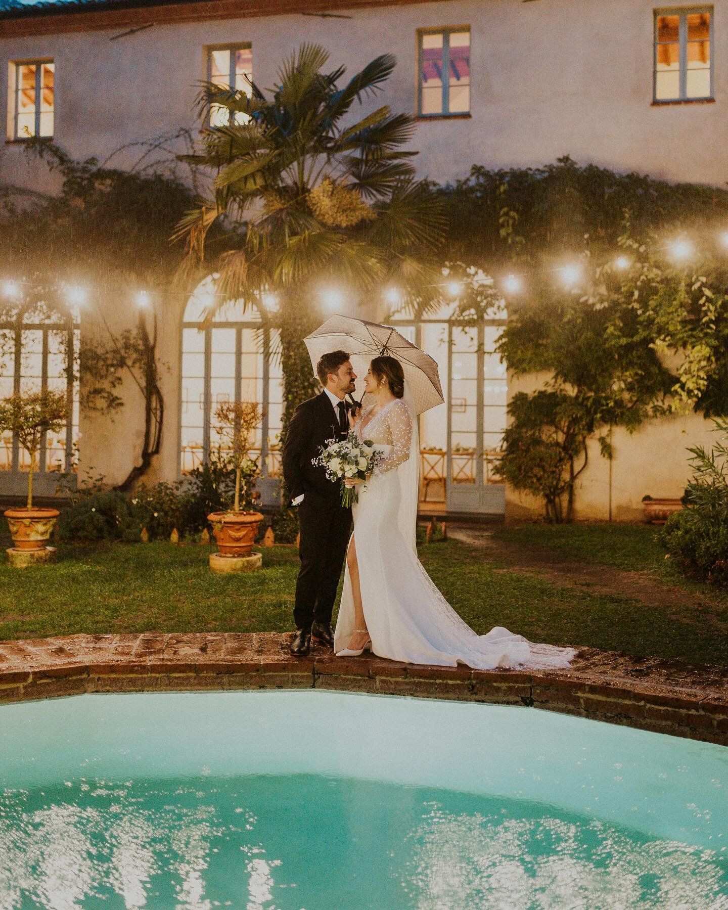 Still can&rsquo;t believe we got to capture this stunning Tuscany elopement and most amazing couple, can&rsquo;t wait to publish it all on the site soon 💫🇮🇹

@villacastelletto_