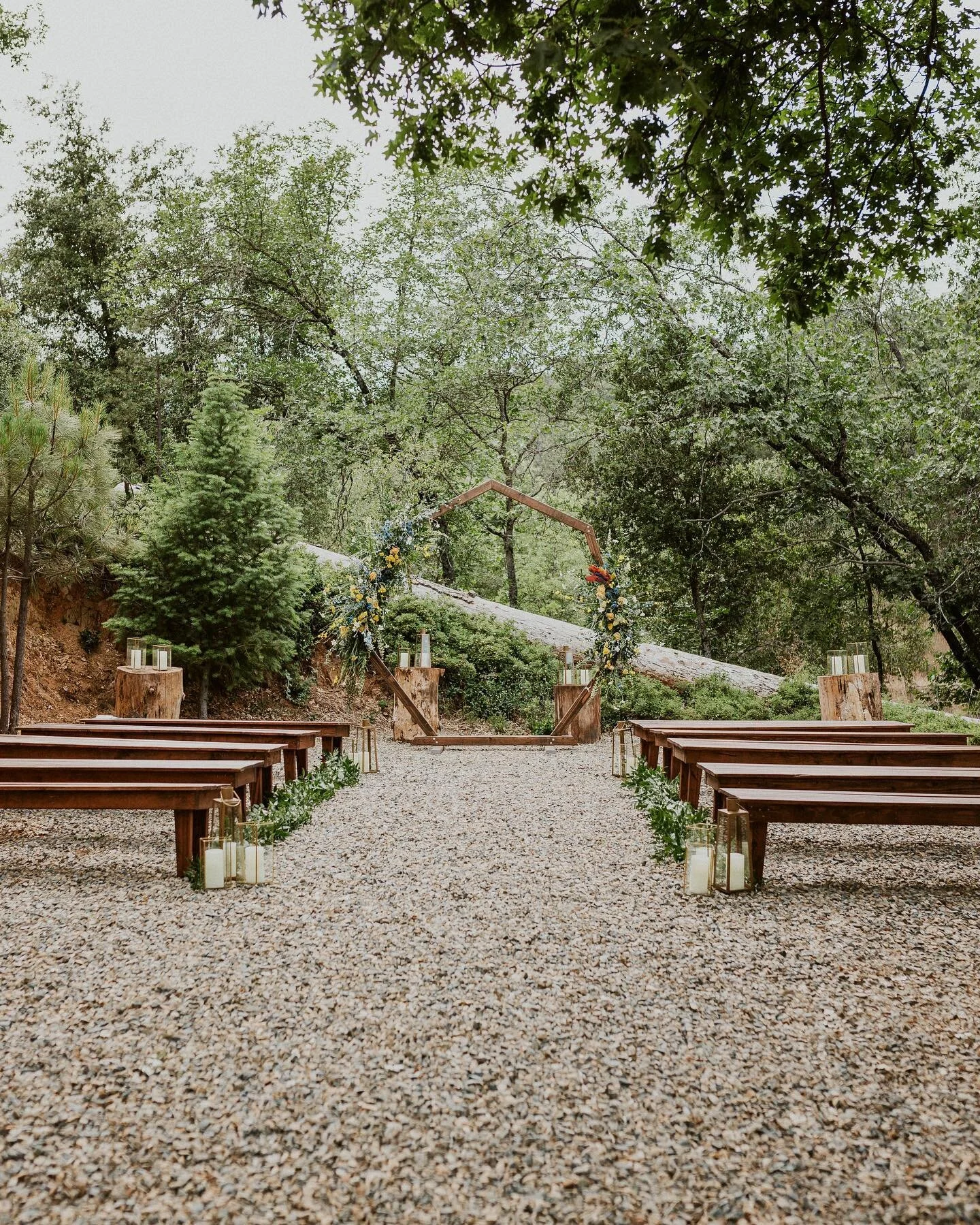 When the details are everything and the location is one of the most serene and stunning venues you&rsquo;ve ever seen 🤍 

planner: @causewecanevents 
photographer: @meagan.lindsey 
florist: @anoccasion
catering: @cateringbychefmelissa 
beauty: @brid