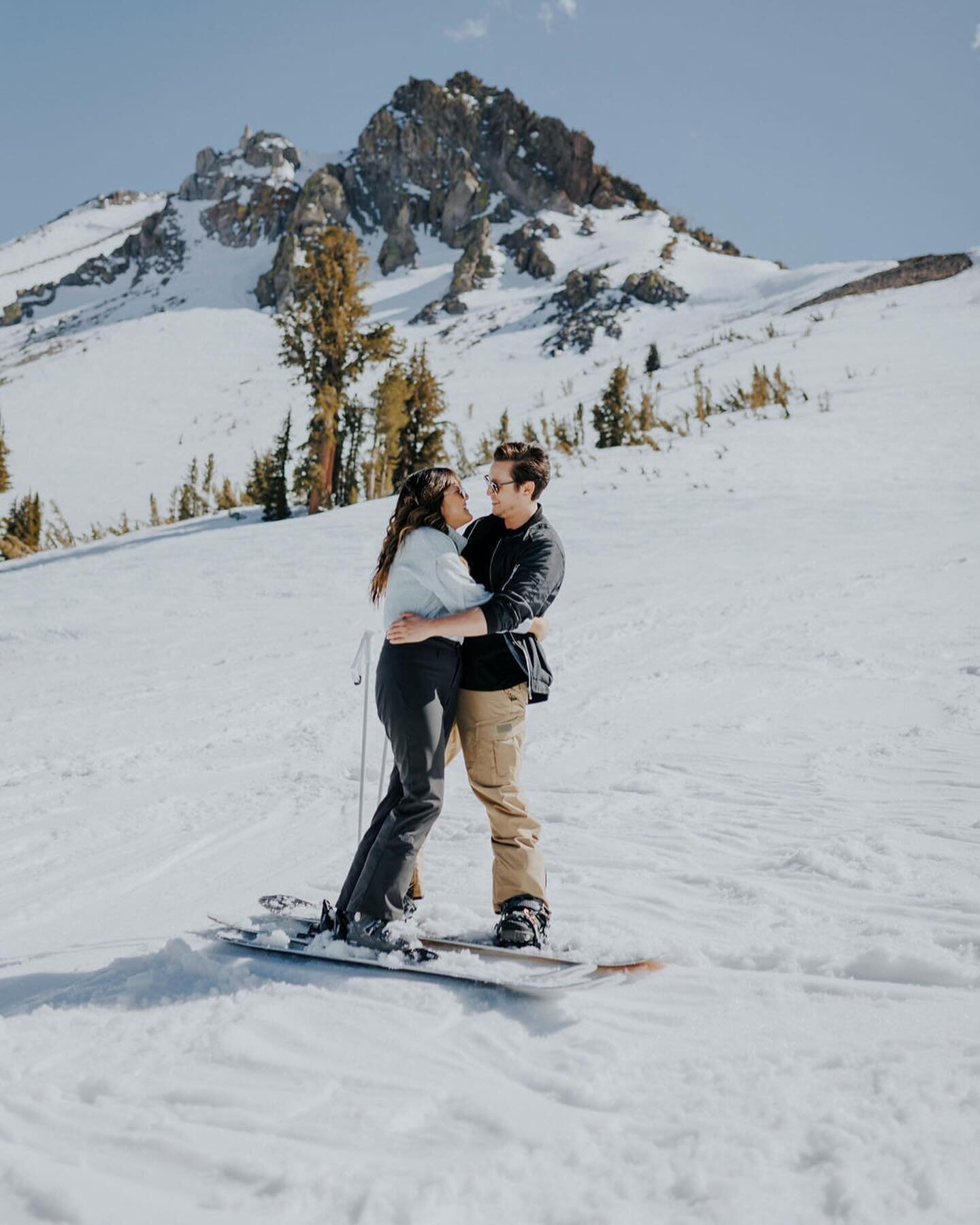 It&rsquo;s that time of year again&hellip; for surprise proposals and engagement shoots on the slopes 💍❄️ 

All engagements, weddings, and proposals hold a special place in my heart, and when we tie it into your favorite hobbies, or a place that mea