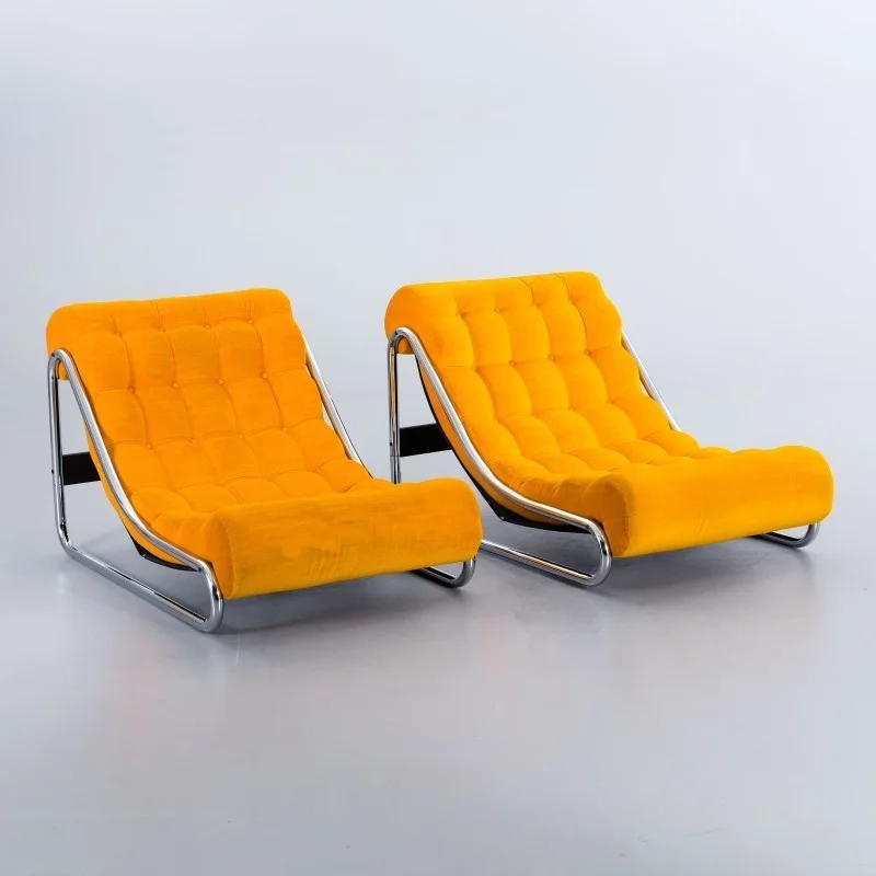 Deux fauteuils « Impala » ont été vendus 680 euros le 27 octobre 2016 par la maison de vente Bukowskis.