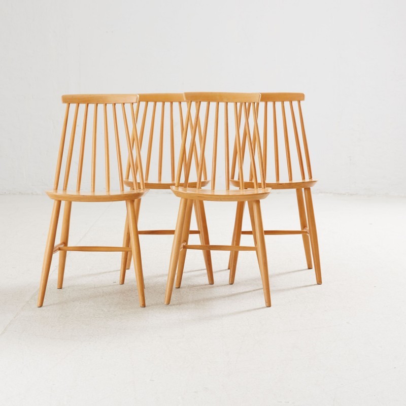 Le 16 novembre 2016, quatre chaises de la collection ont été vendues 180 euros par Stockholms Auktionsverk Online.