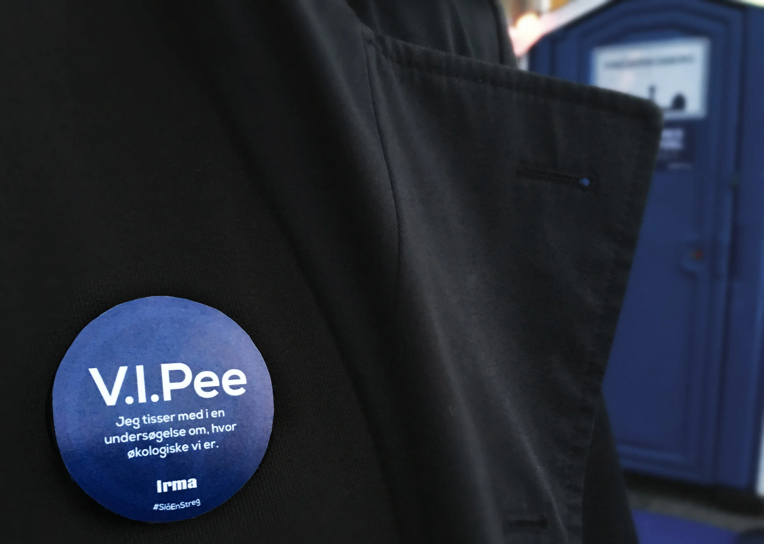 TRANSLATION: I'M PEEING IN AN &nbsp;EXAMINATION TO FIND OUT HOW ECOLOGICAL WE ARE.