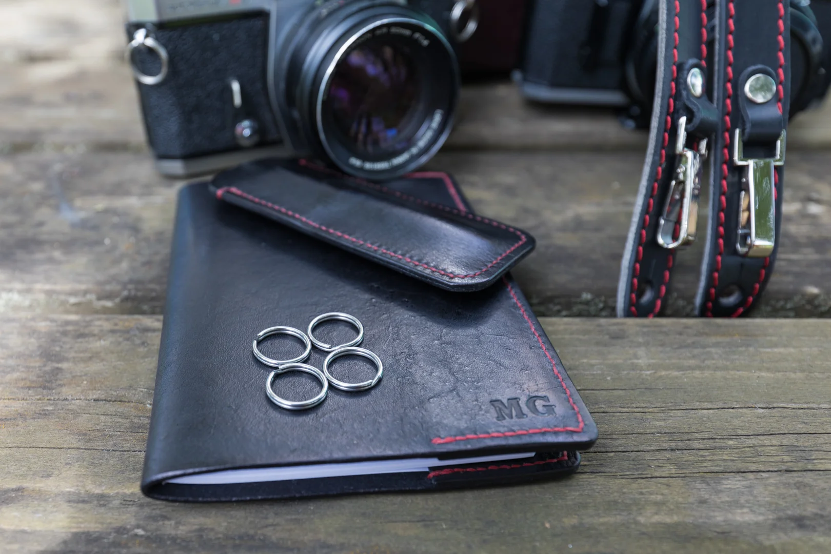 The 16mm rings that come together with the strap