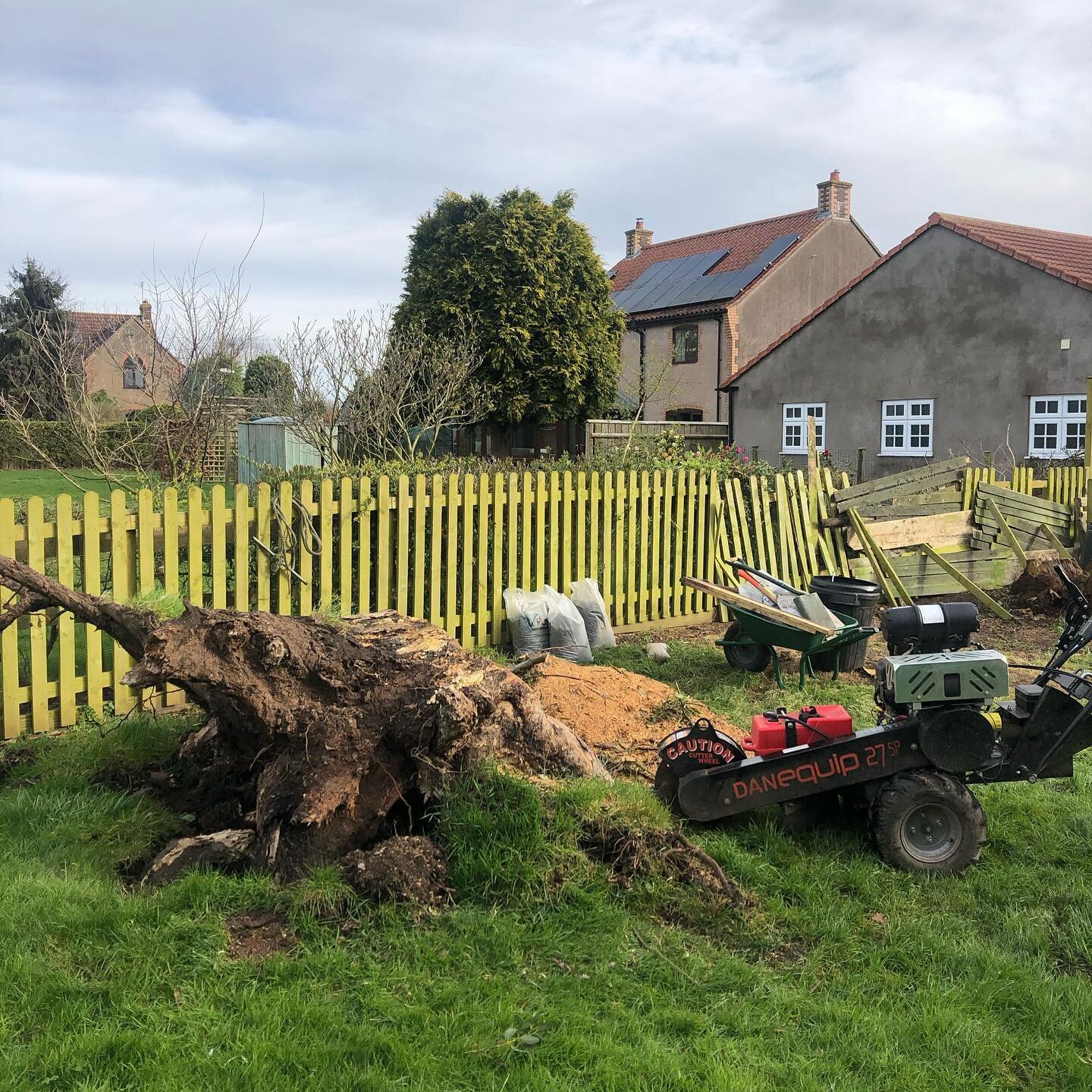 Removal of a large stump from a storm damaged eucalyptus.
.
.
.
.
.
#arborist #treesurgeon #arboristsofinstagram #arboriculture
