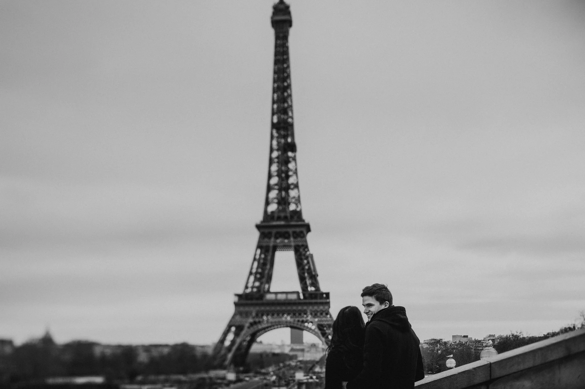 eiffel-tower-engagement-shoot.jpg