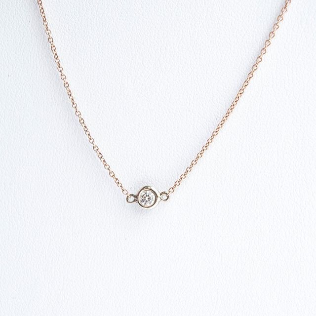 Simple start to layering, Lulu Bezel necklace is a clean piece asking to be added to. Rose gold, with a white gold bezel, it blends with anything in your collection!