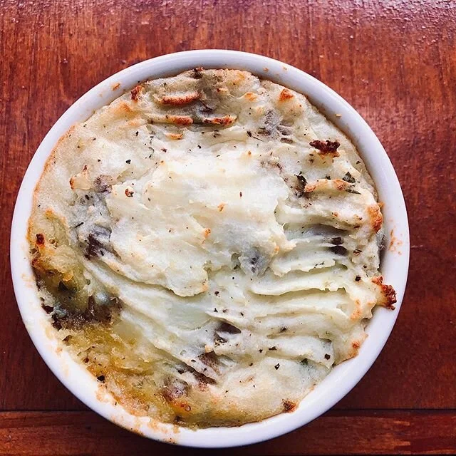 #onthetable : Shepherd&rsquo;s pie featuring Tarragon + Cheddar Whipped Potatoes w/ a bacon + chicken filling (that has entirely too many ingredients to list). Even though I&rsquo;m pretty much a #homechef - I&rsquo;m praying for the restaurants (esp
