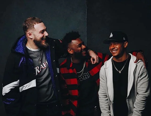 What does #BROTHERHOOD mean to you? ⚔️🛡 #tag a #brother 📟
.
@merriamwebster defines it as 1 : the state of being a brother. 2 : a group of people who are engaged in the same business or have a similar interest. 3 : feelings of friendship, support, and understanding between people.
.
#mastermindconnect #shotbyluckypeters 📸: @lucky_peters for @b0ycekingd0m