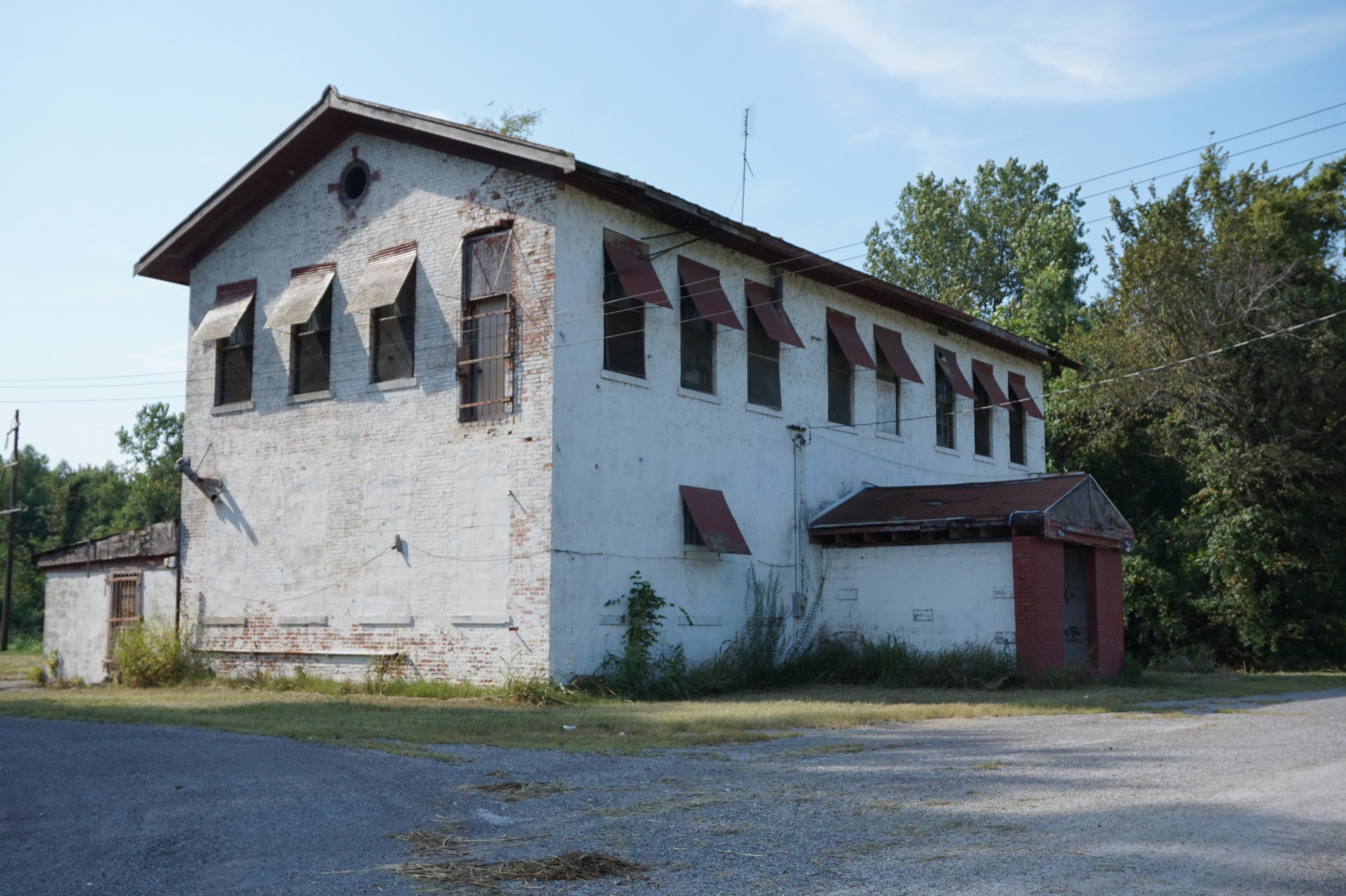 Abandoned tavern; this is the building that appears in most online references to Future City. 