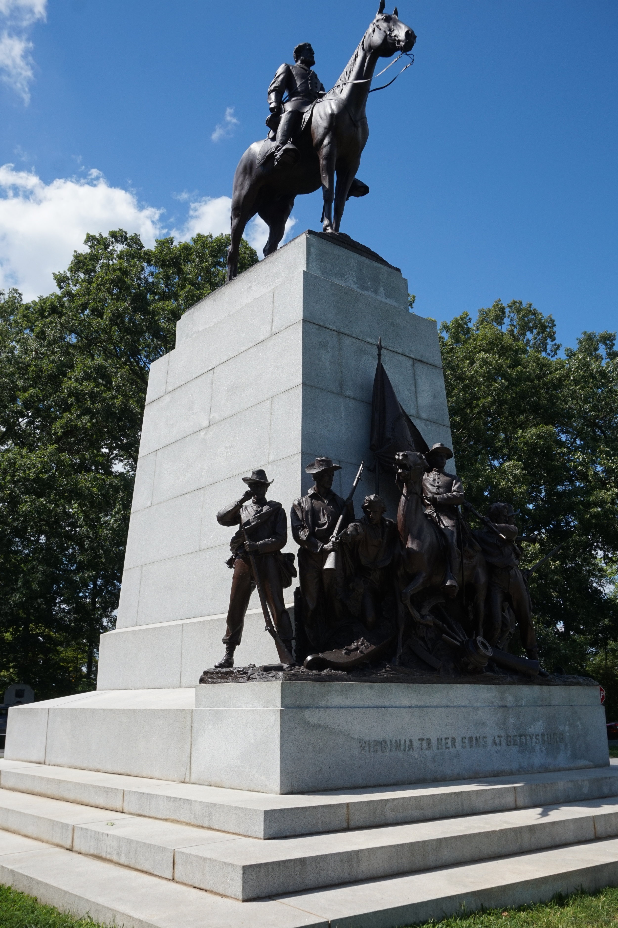  The statue of Robert E. Lee at the Virginia Memorial. 