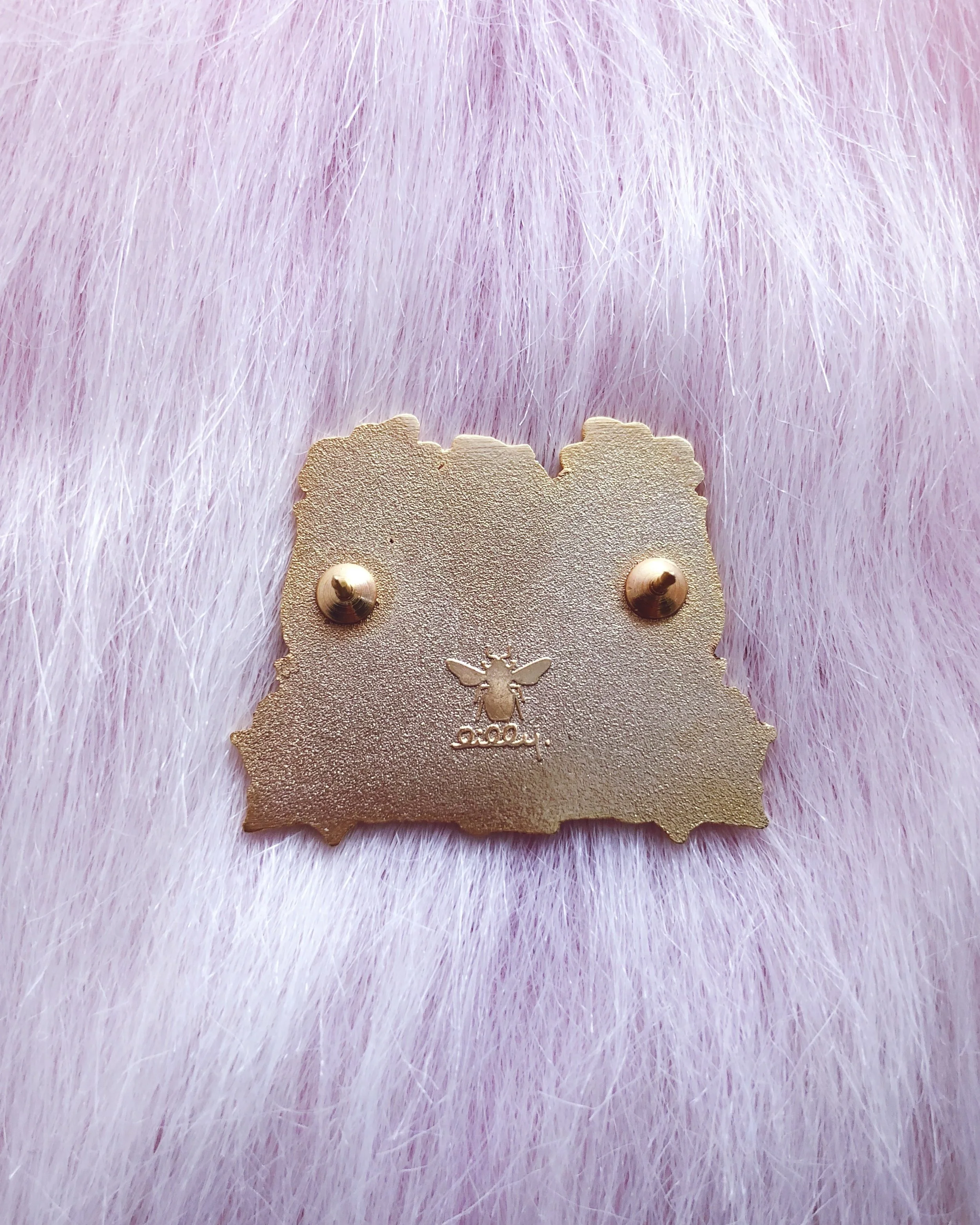 beehive pin back.JPG