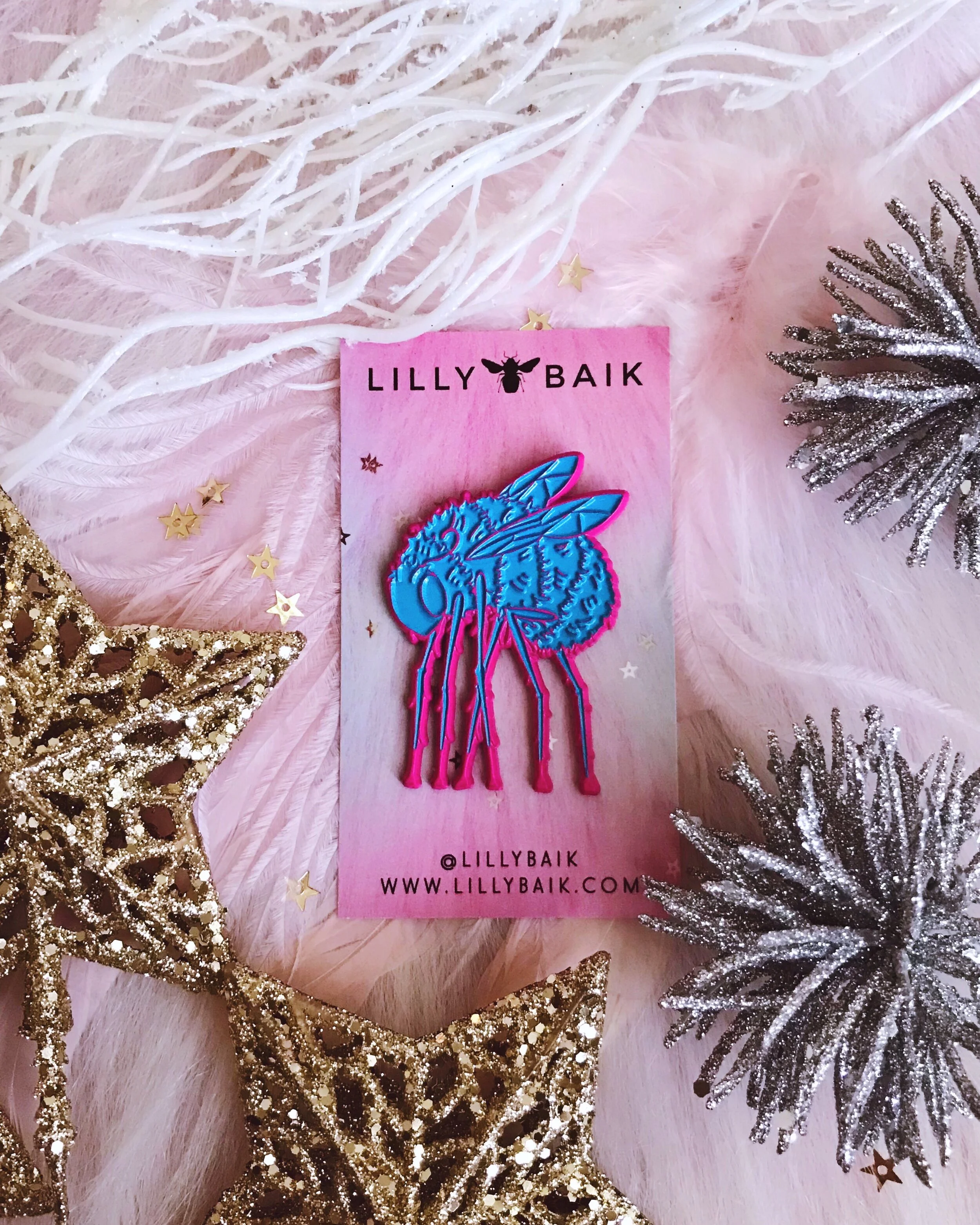dali bee in cotton candy blue pink soft enamel animal nature cryptid pretty cute pin by lilly baik.