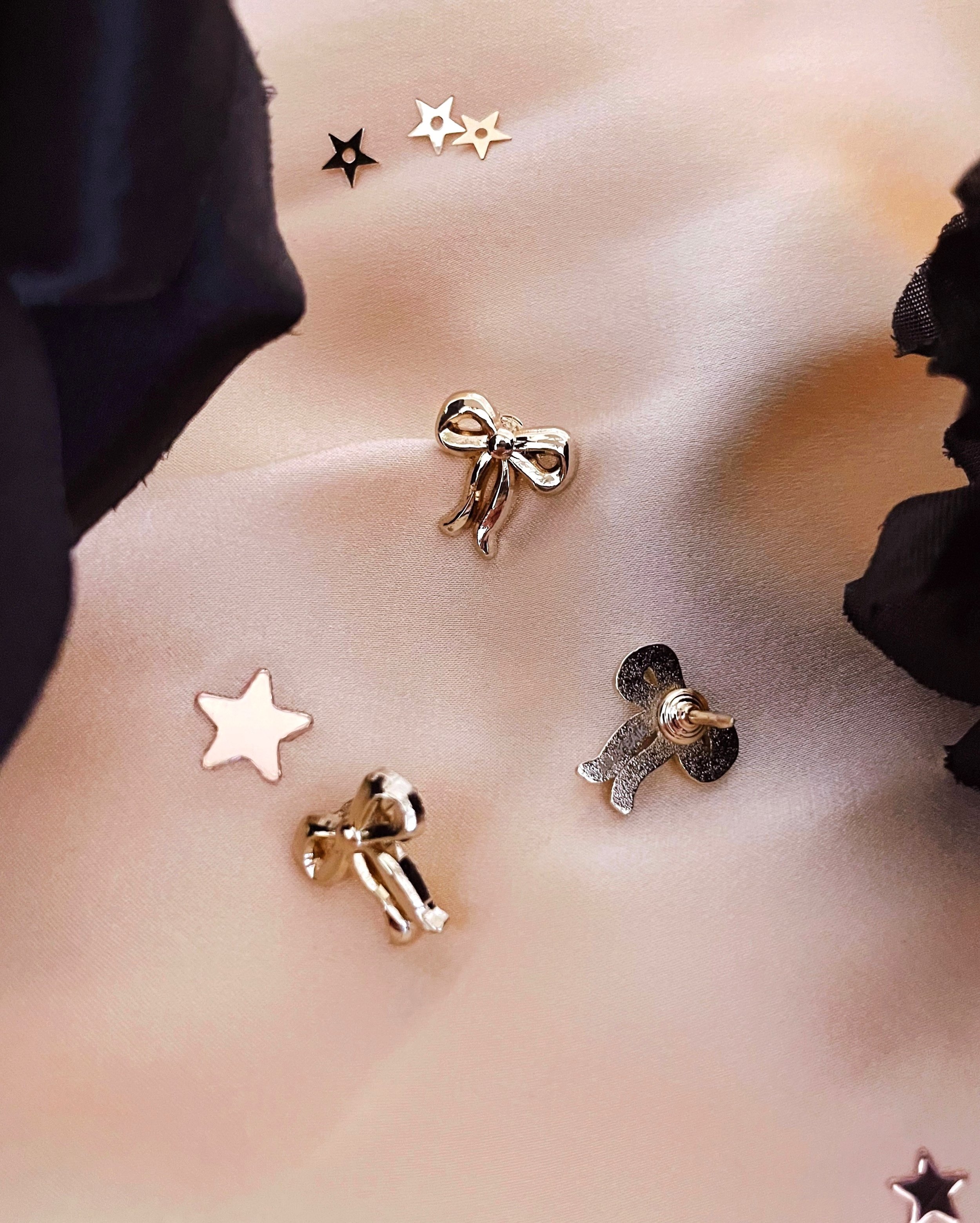 reverie mini metallic bow pin (gold) by lilly baik.