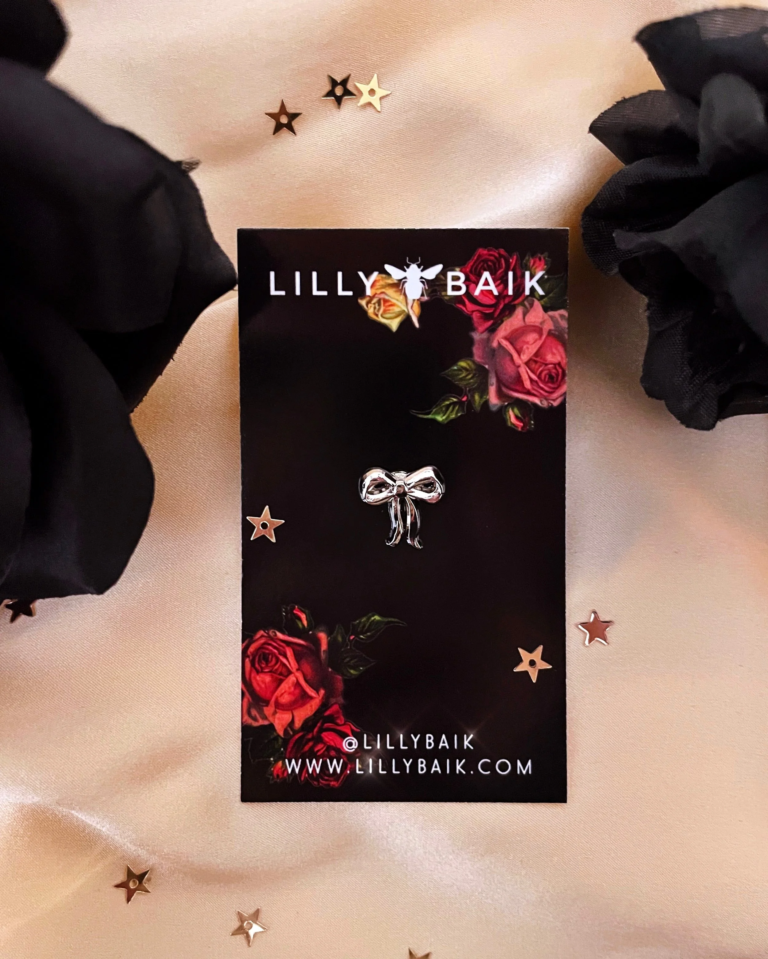 reverie mini metallic bow pin (silver) by lilly baik.