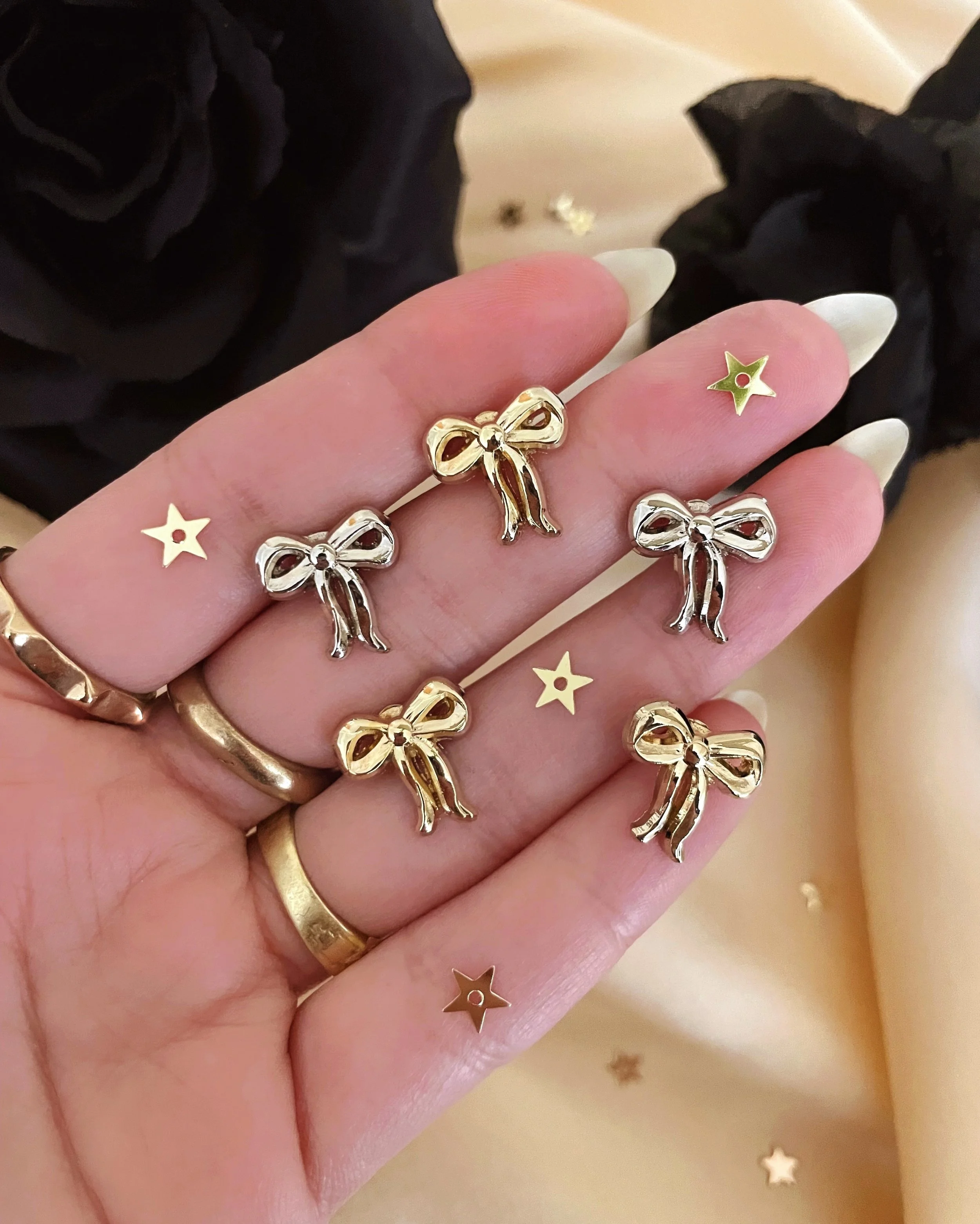reverie mini metallic bow pin (gold) by lilly baik.