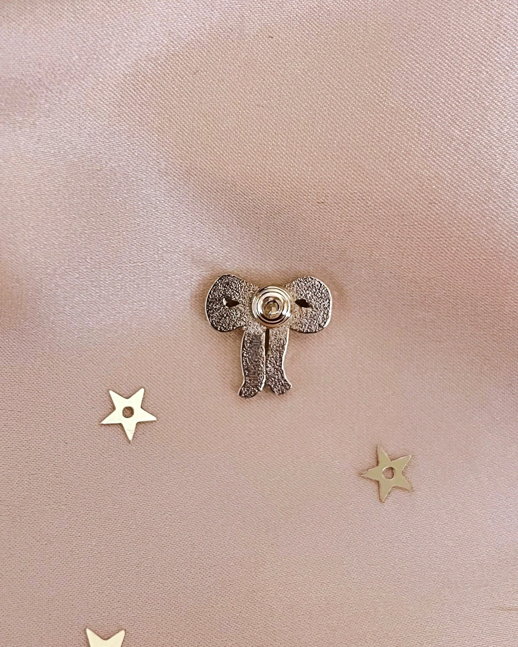 reverie mini metallic bow pin (gold) by lilly baik.