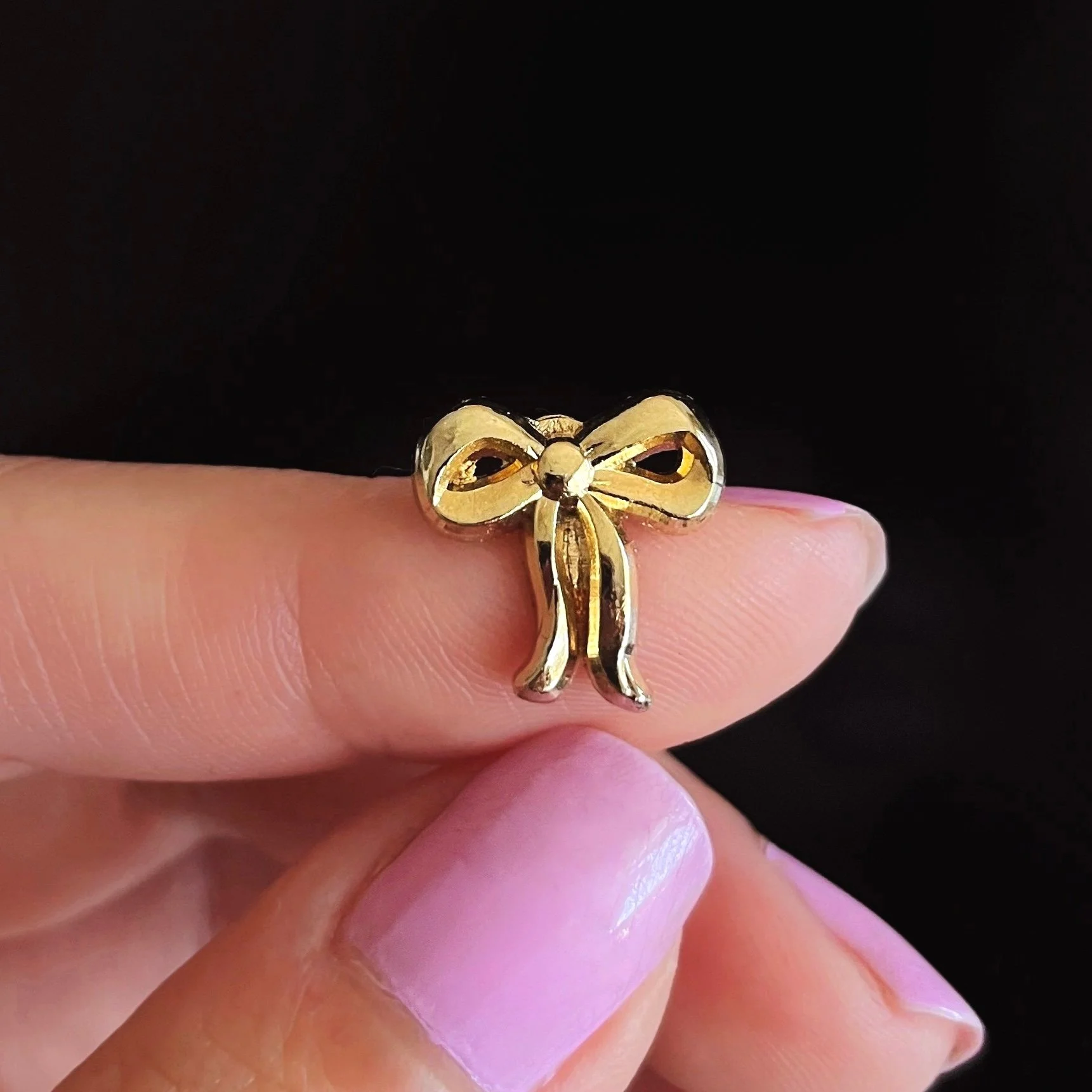 reverie mini metallic bow pin (gold) by lilly baik.