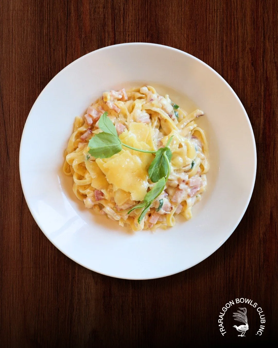 SENIOR'S FETTUCCINE CARBONARA
The popular dish of saut&eacute;ed locally cured bacon, onion and garlic in a creamy sauce tossed through fettuccine and finished with parmesan cheese. 
Members can also enjoy our senior's fettuccine carbonara (and six o