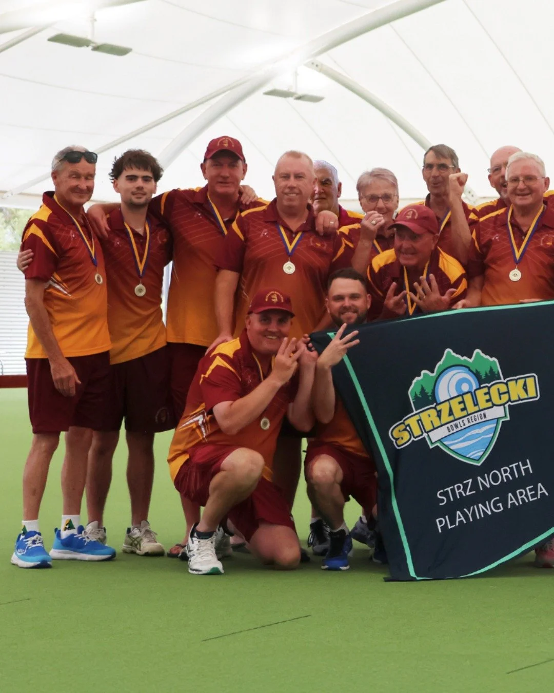 🤩GOOD LUCK FOR THE STATE CHAMPS
We wish our Weekend Pennant DIV 1 team good bowling for the State Pennant Championships at @moamabowlingclub this weekend.
In a packed schedule, they will play Lakes Entrance on Saturday morning, followed by Karingal 