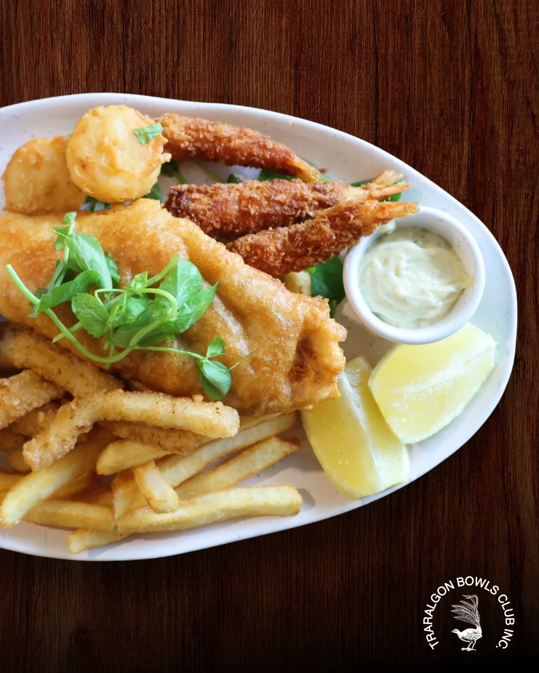 🦈LAKES ENTRANCE GUMMY
Our new menu drops on Monday, and one of our favourite new things is local fresh gummy shark from Lakes Entrance. It's delicious. Try it as part of our new Seafood Feast (pictured here), battered or grilled with two sides of ch