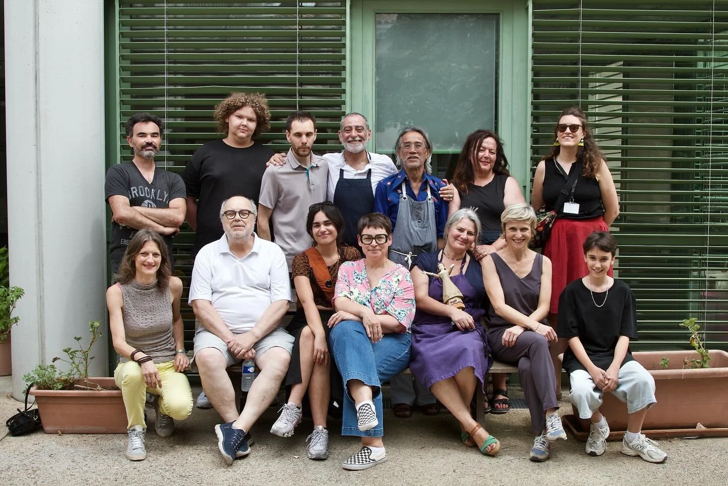 It's almost impossible to describe how powerful has been this past week in Avignon, being part of this beautiful project to bring arts in nursing home initiated by artist Mohamed El Khatib and the Collection Lambert. 
Far from my 12 seats dinning ro