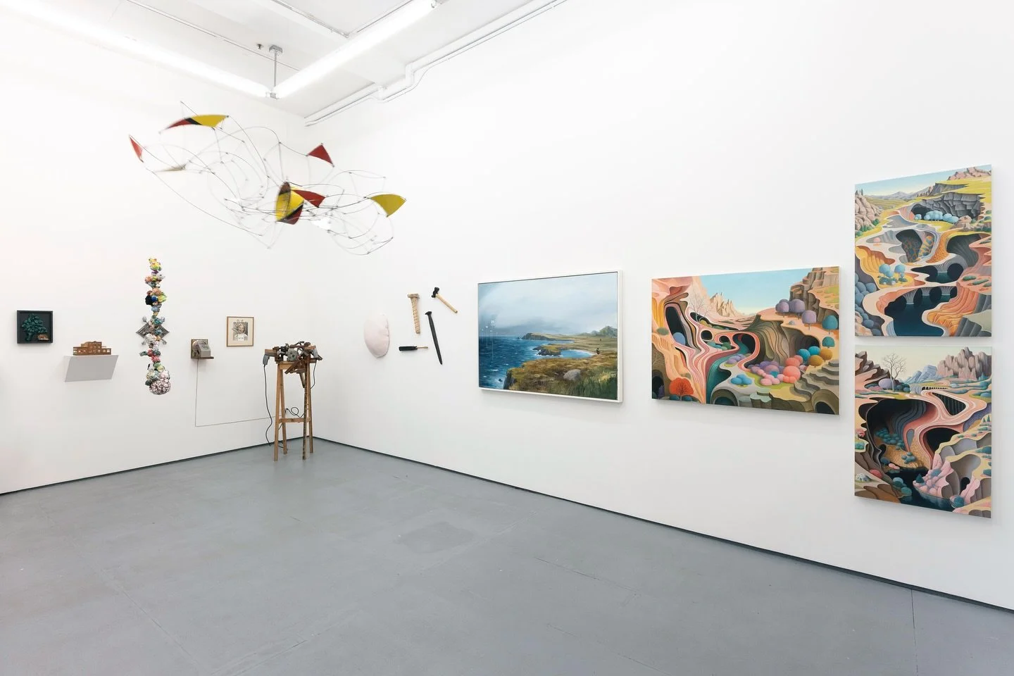 Last days to visit "The Invisible Dog Goes for a Walk", the exhibition of the artists and the collection of The Invisible Dog at @hashimotocontemporary 

50 artists, 70 artworks and a lot of emotion to see them reunited the time of a show. 