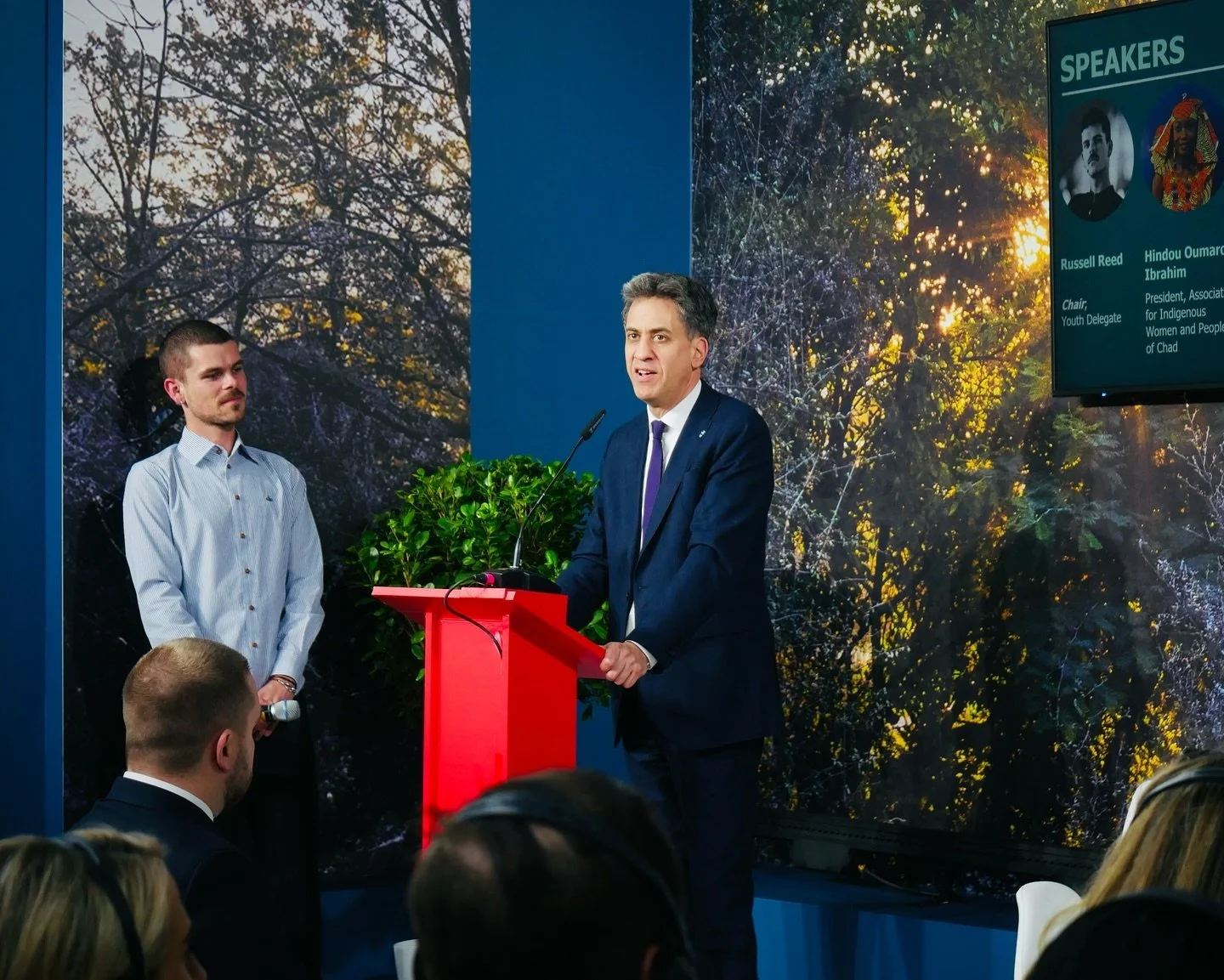 Today, the UK was the first government to officially announce they are integrating the #UniversalYouthClause into their ambitious new NDC!

In true intergenerational spirit, Rt Hon @Ed_Miliband, UK Secretary of State for Energy Security and Net Zero,