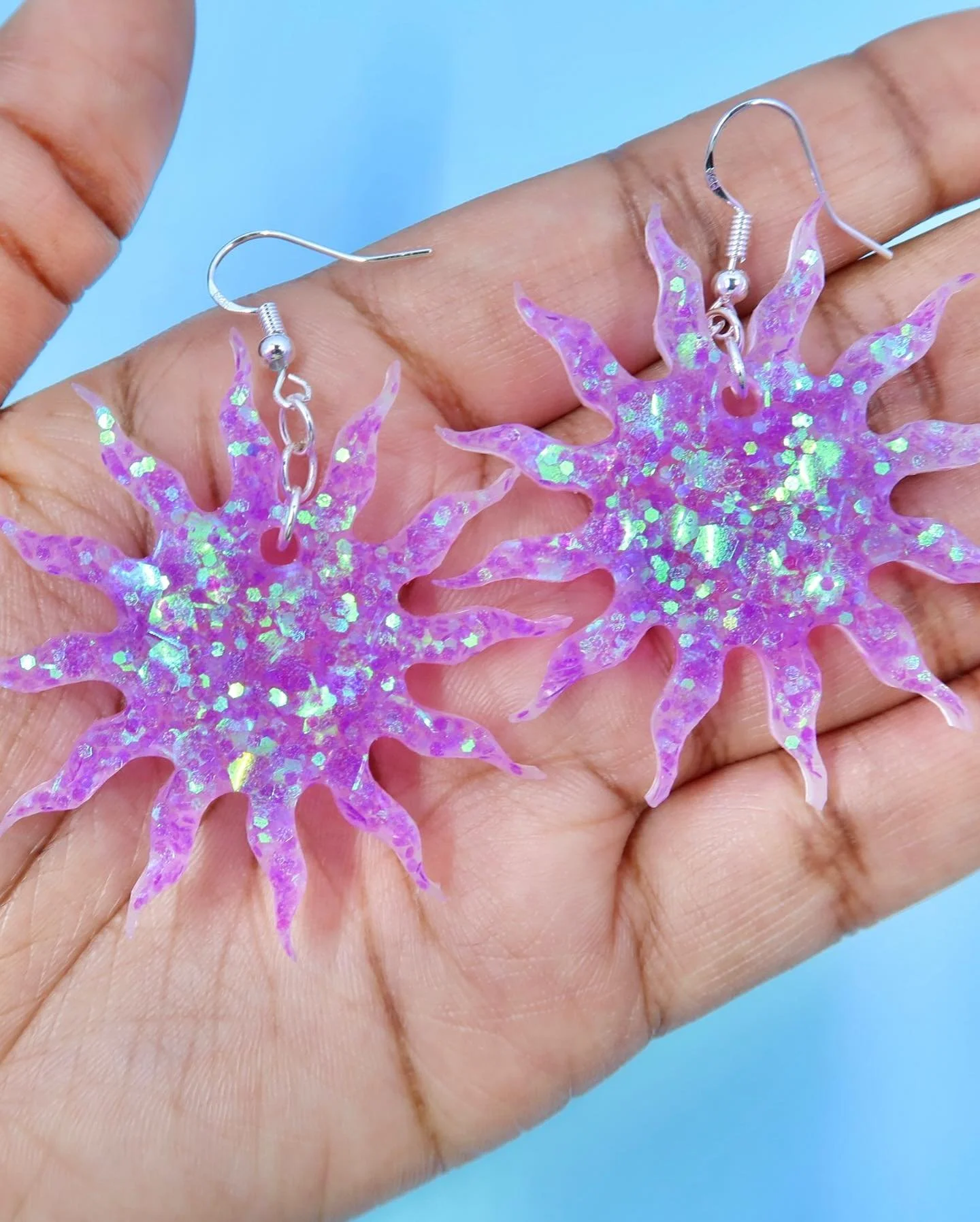 Our suns come in two colors - purple and orange! Which one&rsquo;s your fave? Comment 💜 or 🧡 &amp; let us know ☺️ 

#statementearrings #resinjewelry #handmadejewelry #handmadeearrings #earringshop