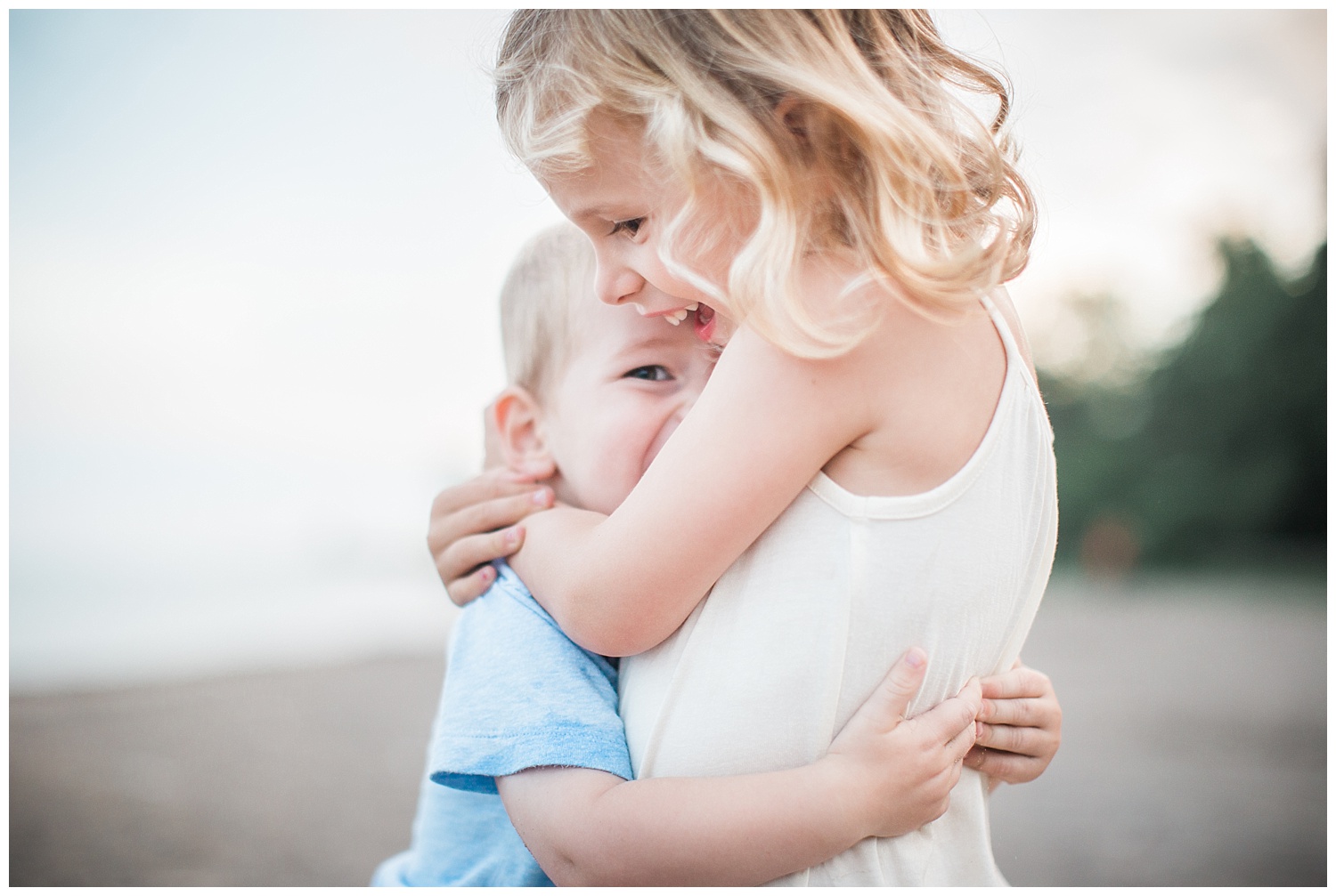 Sibling Love Toronto Downtown Photographer