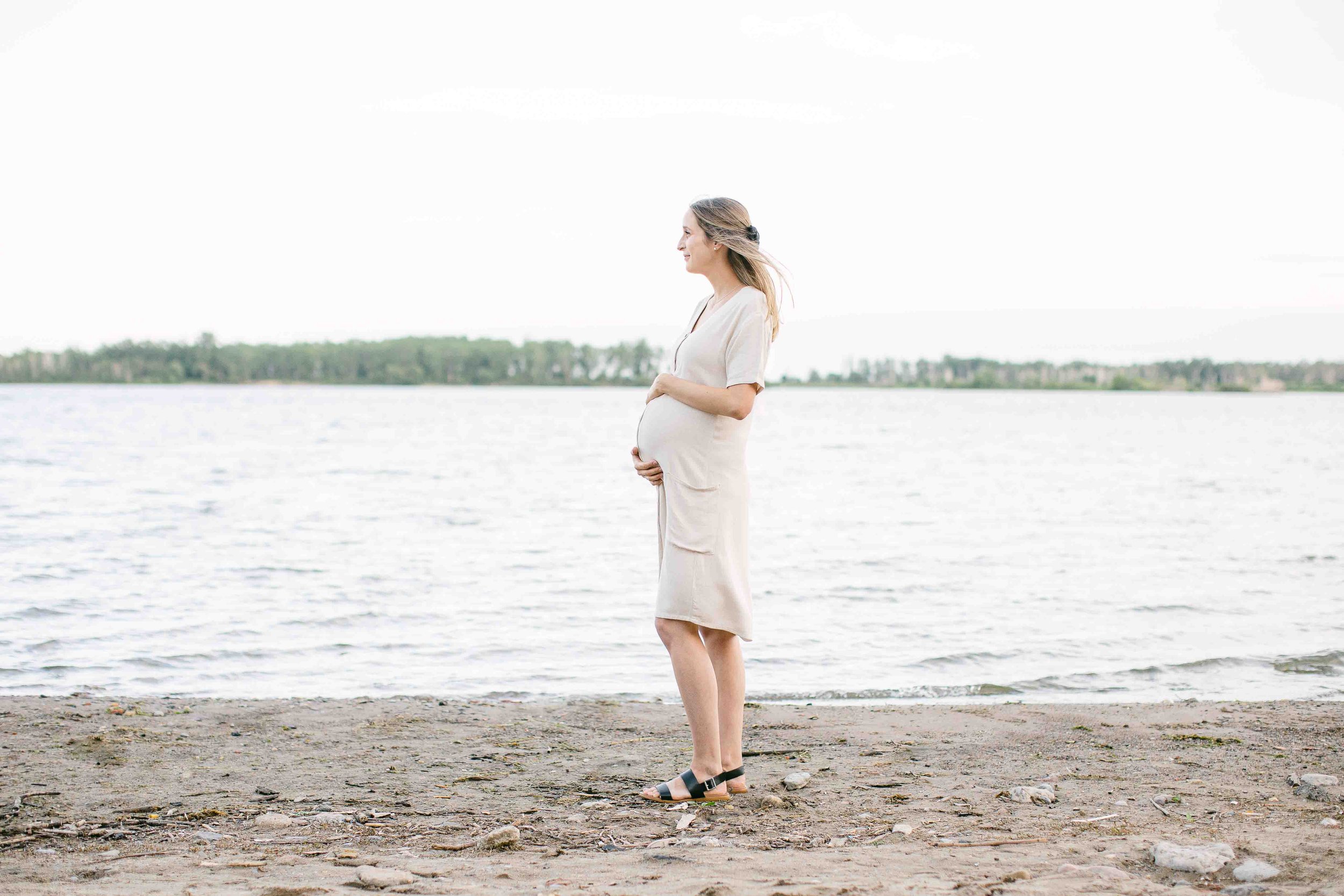 MaternityPortraitsTorontoCherryBeach-12.jpg