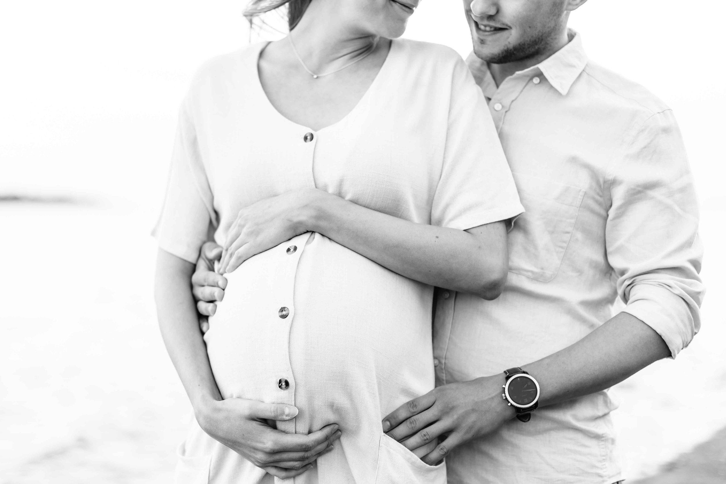 MaternityPortraitsTorontoCherryBeach-16.jpg