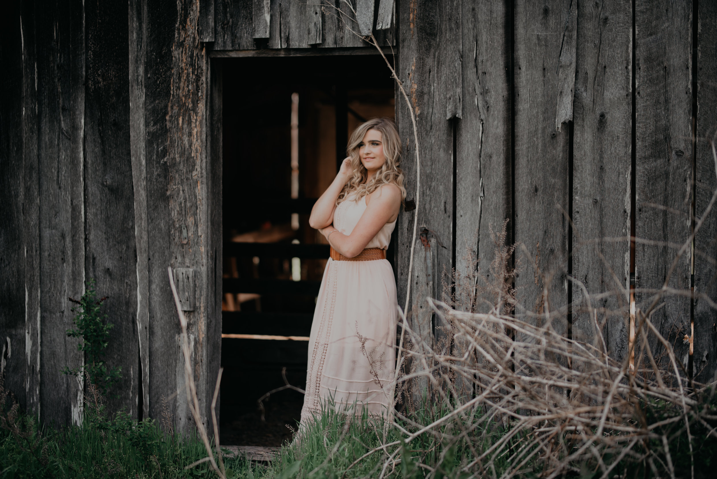 Julia.Aden.Senior.©2017.TheStirewalts-258.jpg