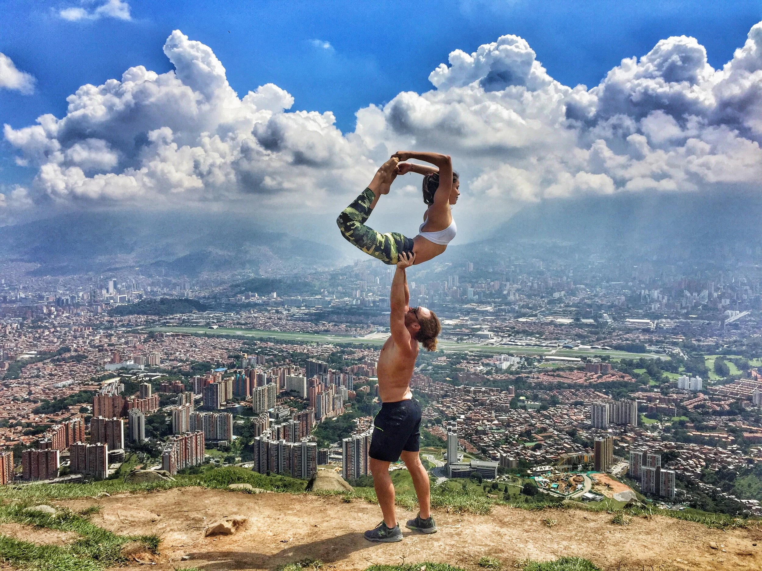 AcroYoga and City