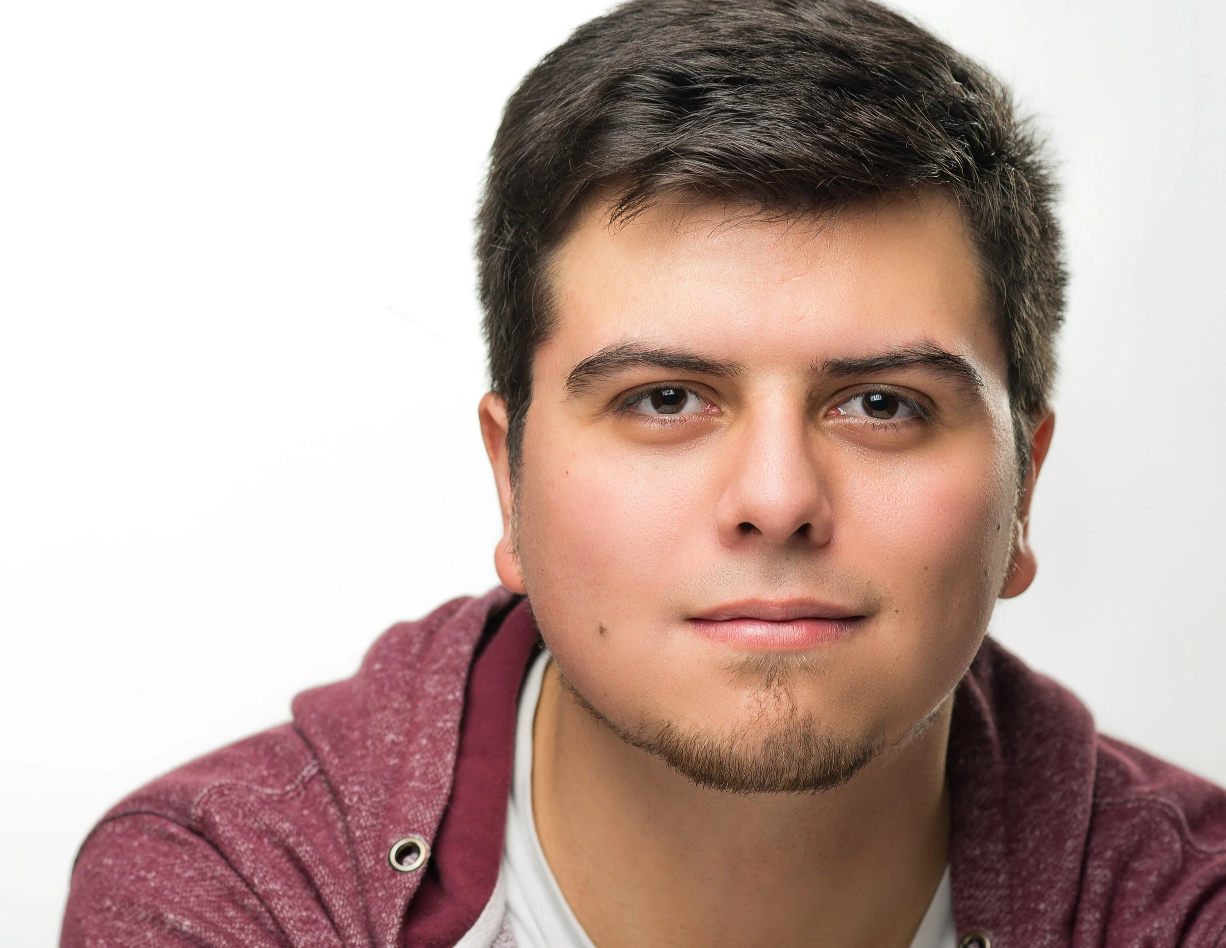 Alec_Headshot-02.jpg