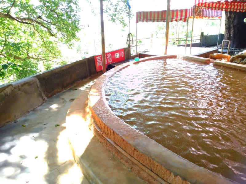 Rui Sui (Ruei Suei) Hot Springs - full of iron oxide!