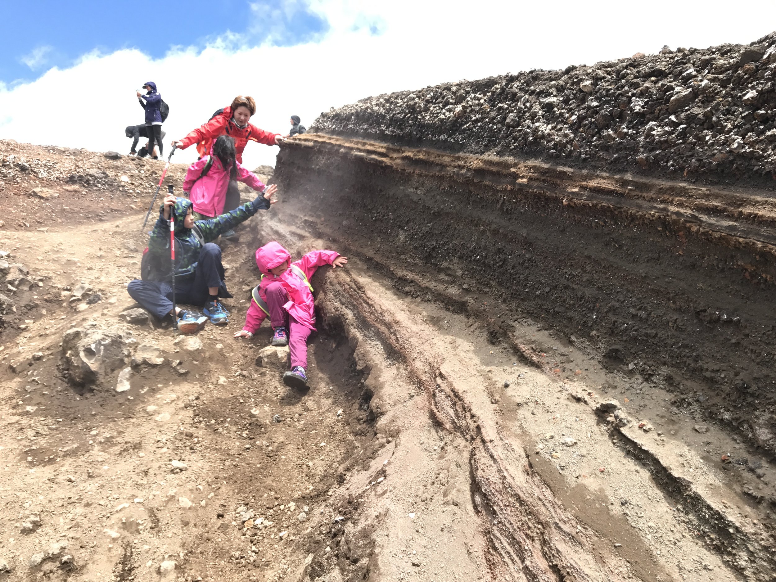 Sliding down on scree (loose stones and soil) after the Red Crater on the way to the Emerald Lakes.