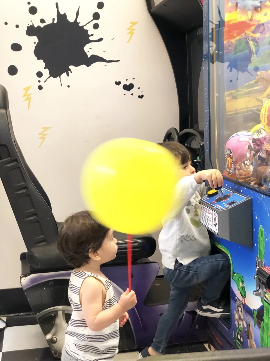 yellow-balloon-baby-haircut06.jpg
