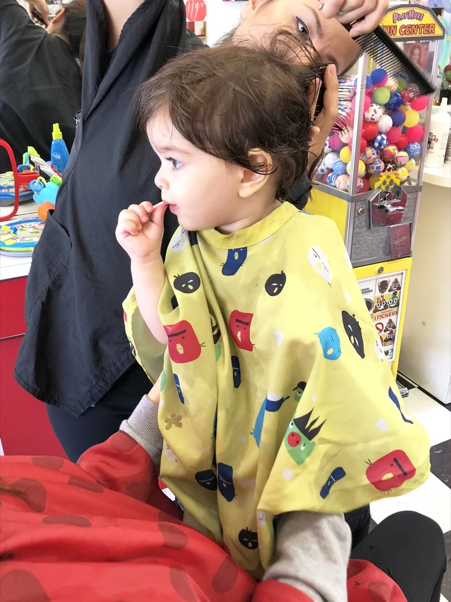 yellow-balloon-baby-haircut02.jpg