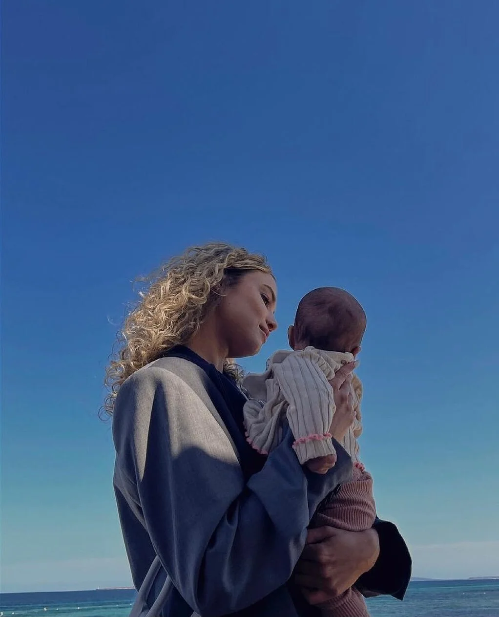 Caring for a newborn will be one of the most rewarding times in your life. But it is important to also recognize that it can also be the most emotionally and physically tiring time as well. To help you prepare for this time, take a look at El&rsquo;s