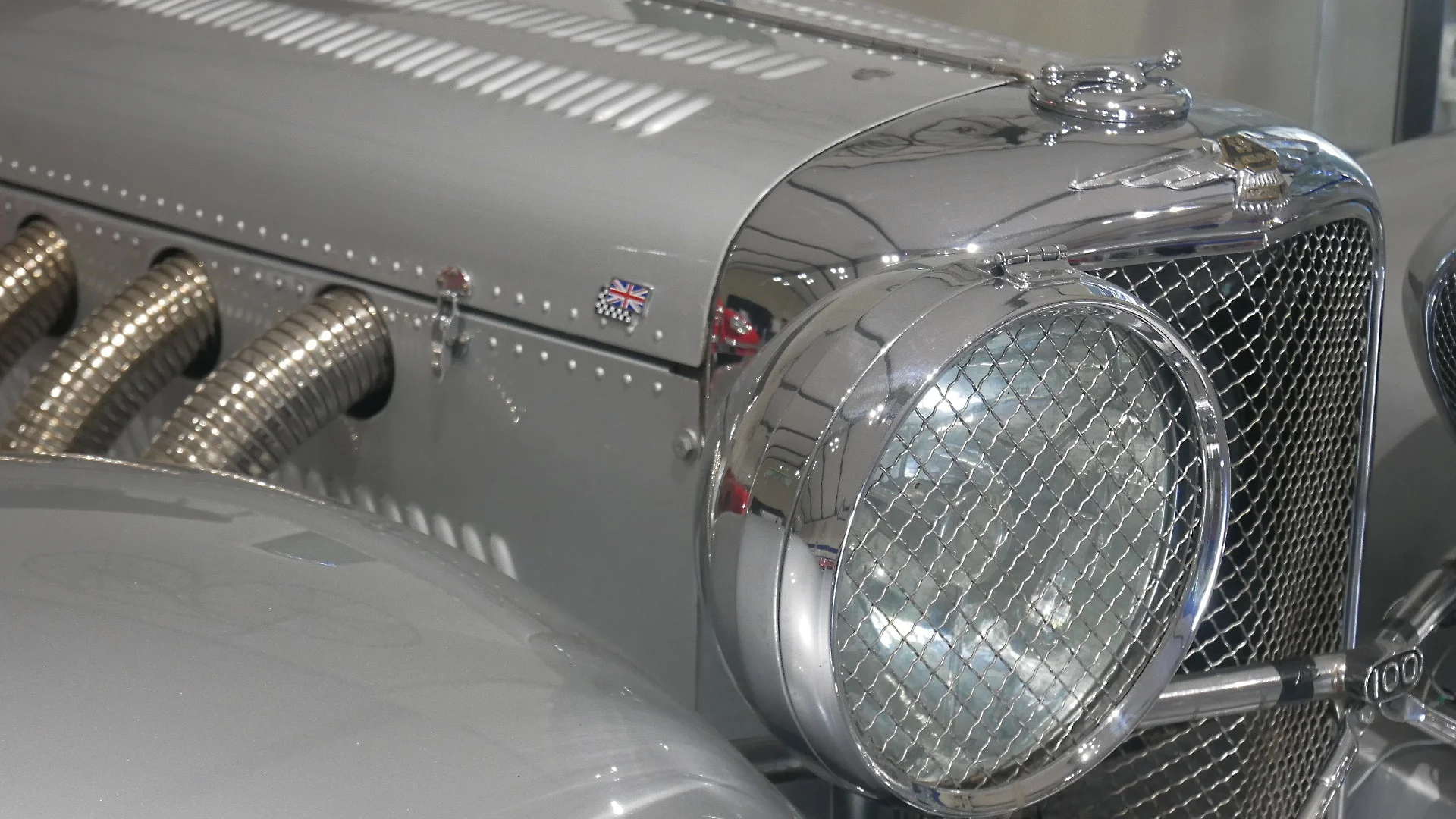 jag grille.jpg