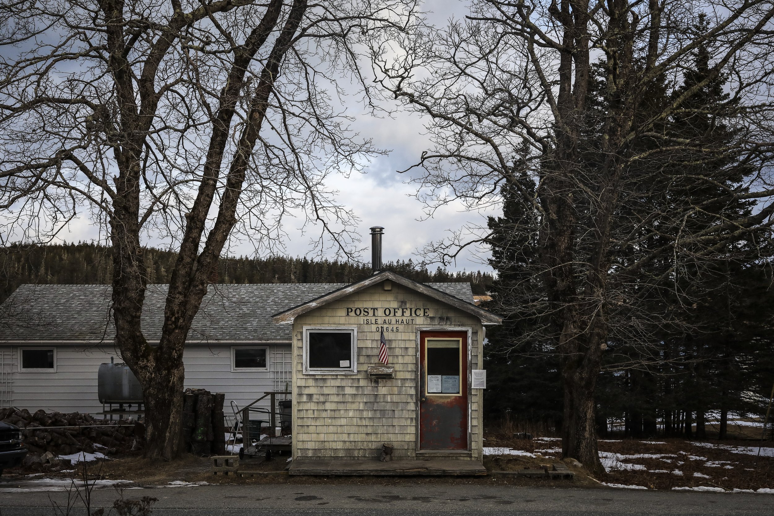  Isle au Haut has 40-50 residents who live on the island during the winter season and a summer population of 300. It has just one post office where residents have PO boxes. There is no delivery. 