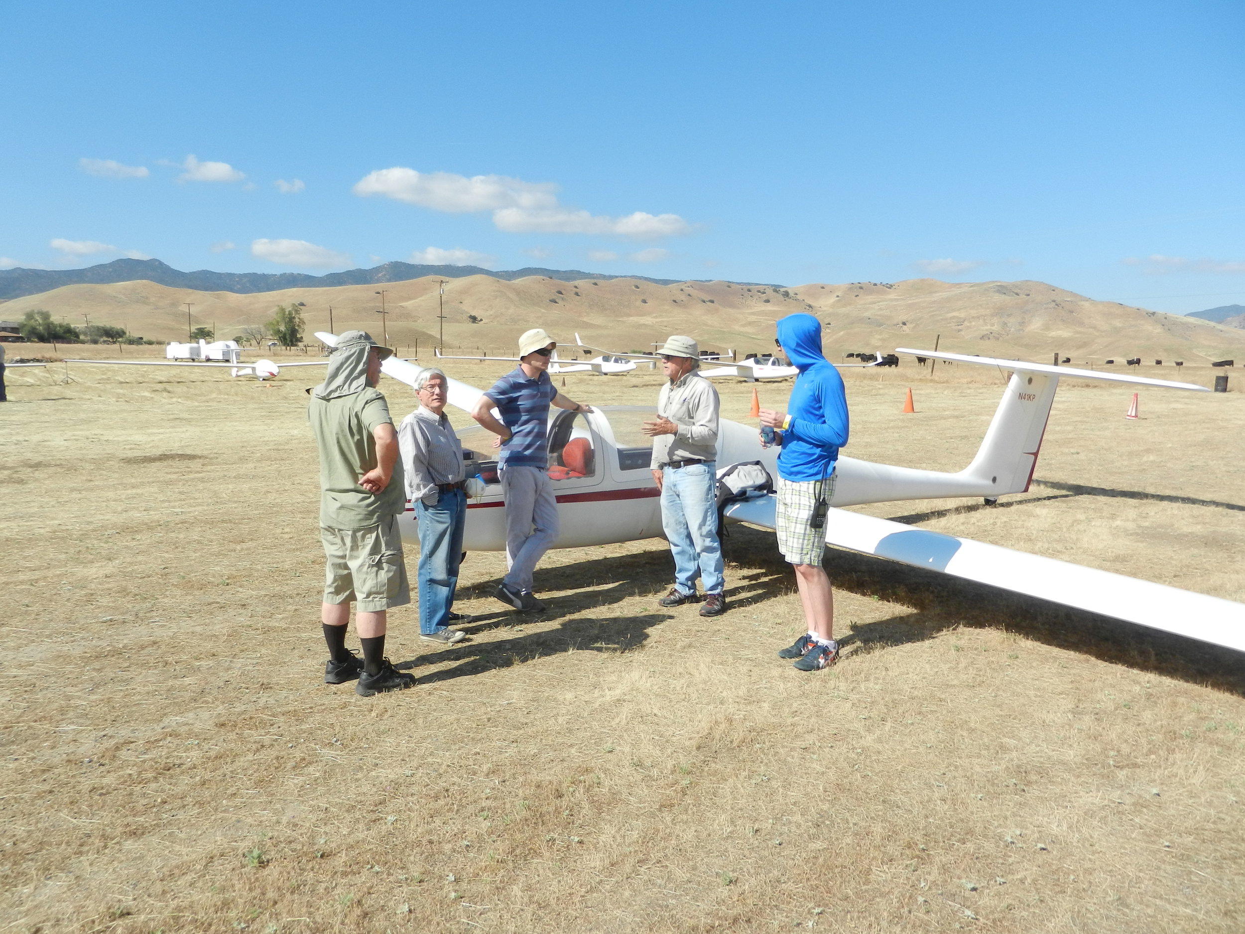Buzz Graves gives ground instruction prior to area checkout flights for the newbies. Note the clouds in the background just begging them over.