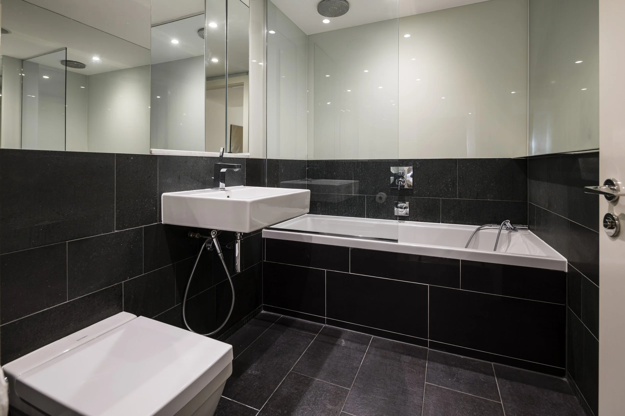 Caro Point En-Suite 1.jpg