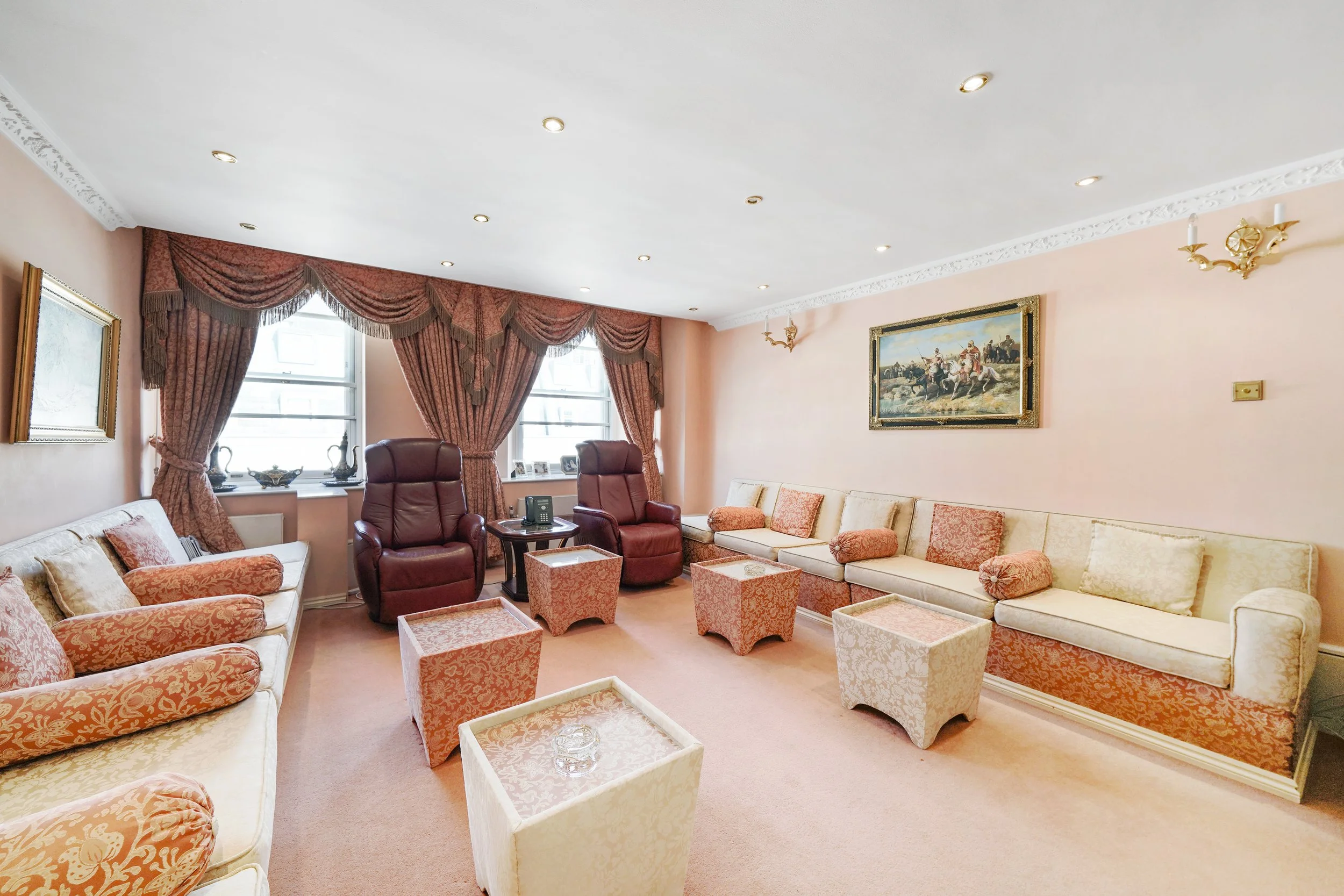 Bleinheim Court - 6fIzHGvk4pZtrFbT3Yvk.jpg