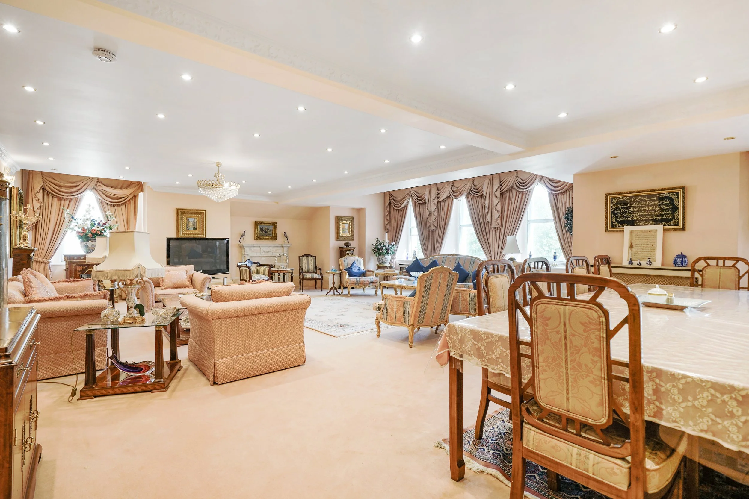 Bleinheim Court - aV9tujXFVxFgxEujf2Vj.jpg