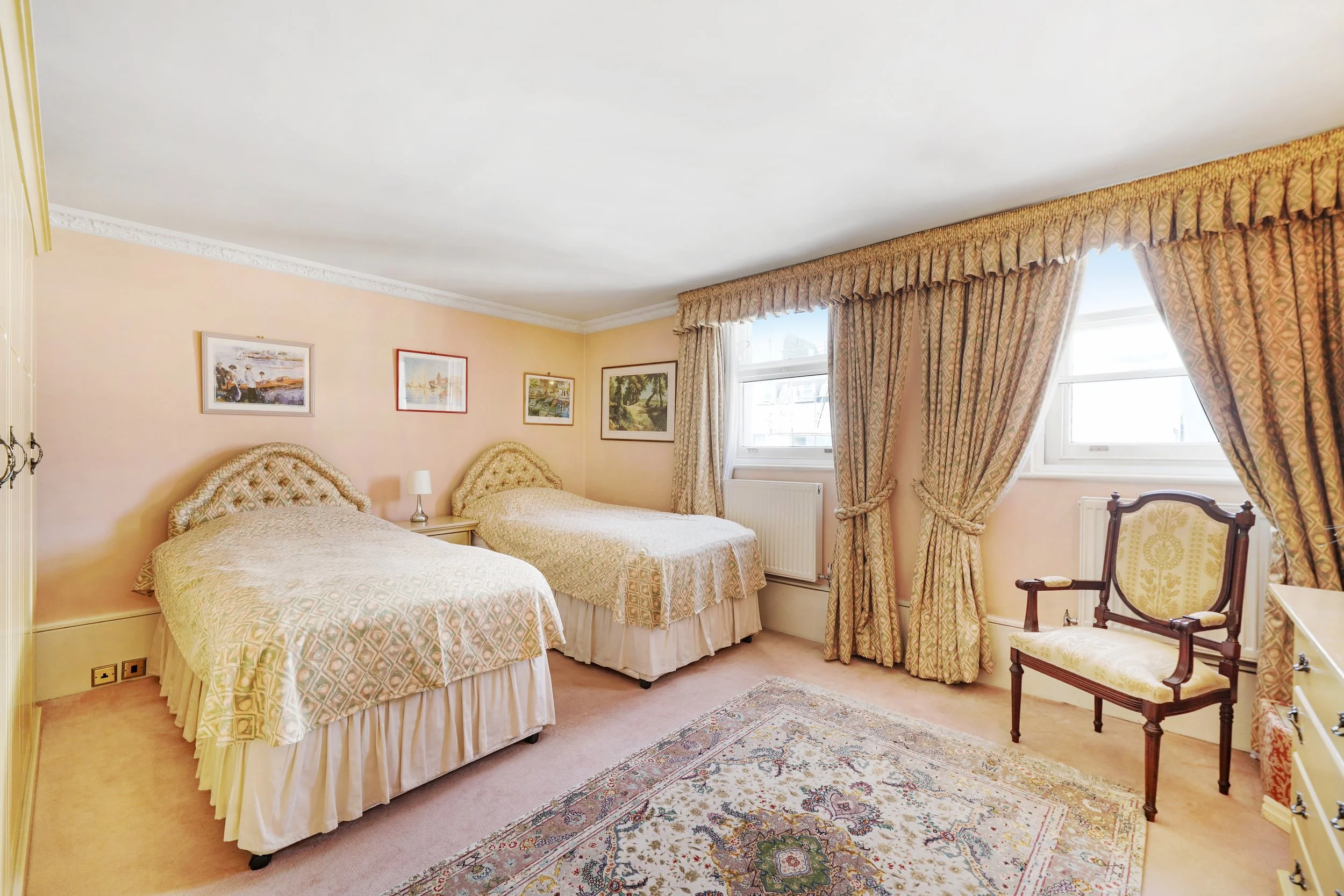 Bleinheim Court - CojW7C4PRX2OWeggLX7s.jpg