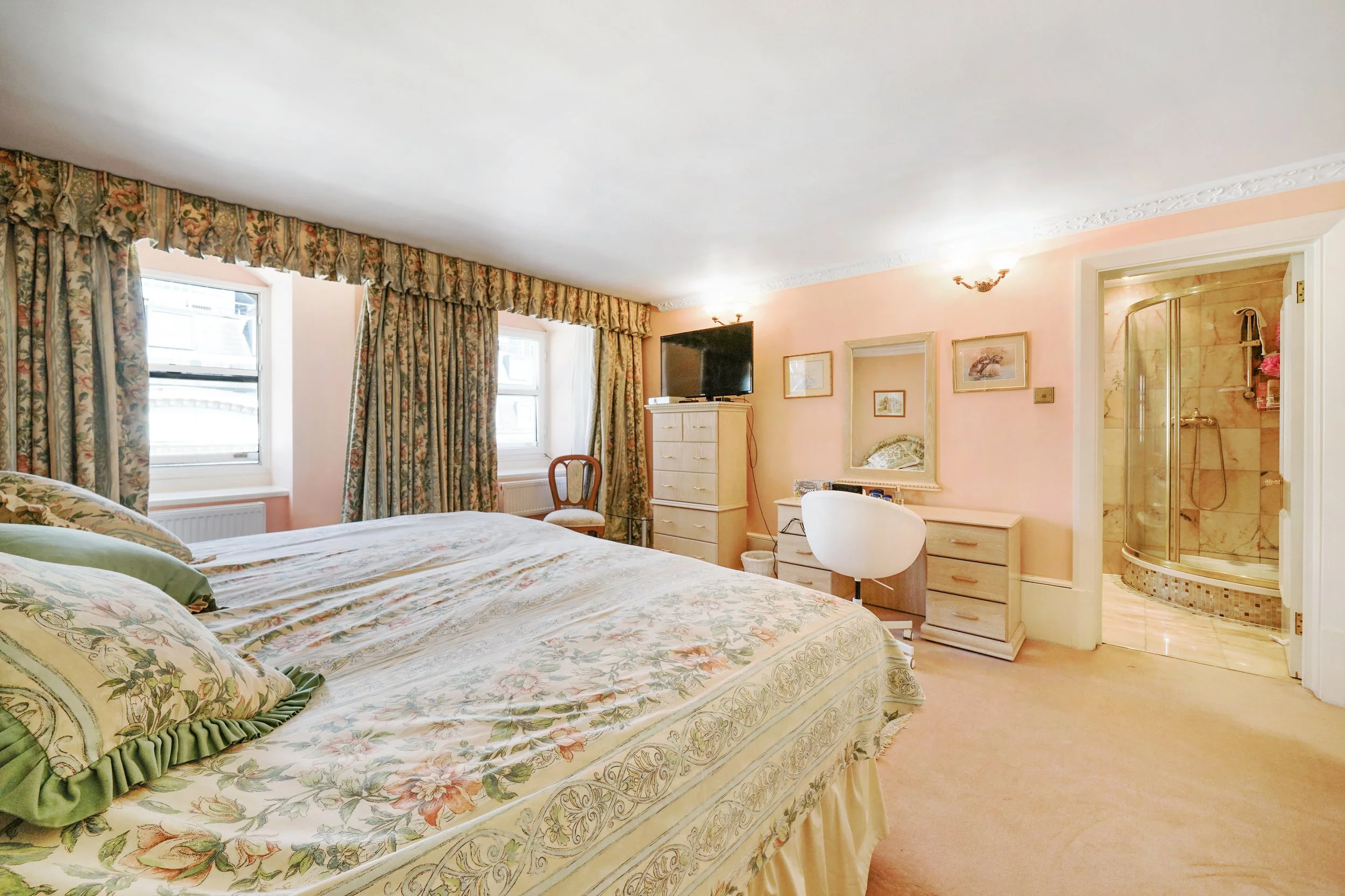 Bleinheim Court - fJtArB2QKuBRVLMeWyYq.jpg