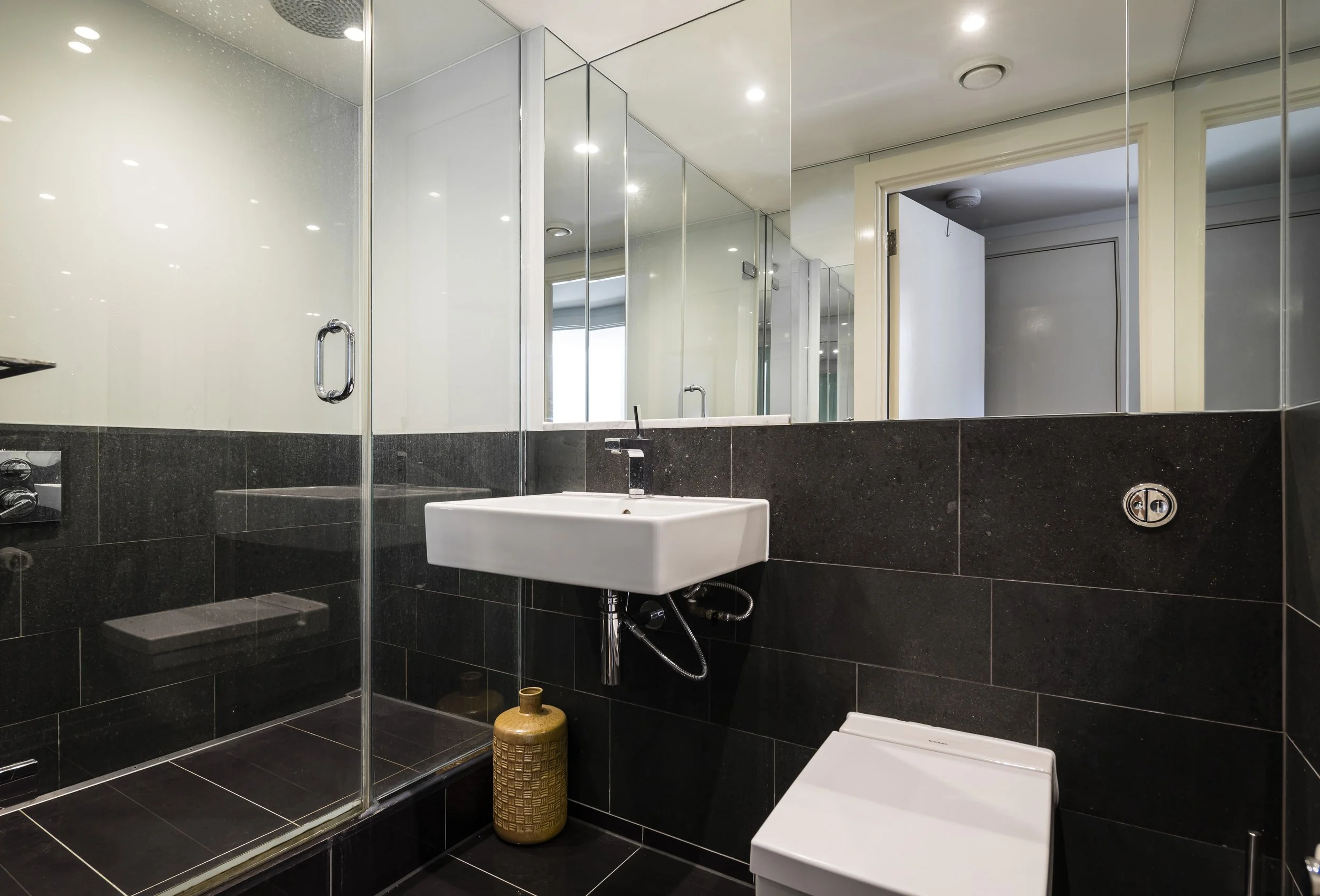 Caro Point Family Bathroom 1.jpg