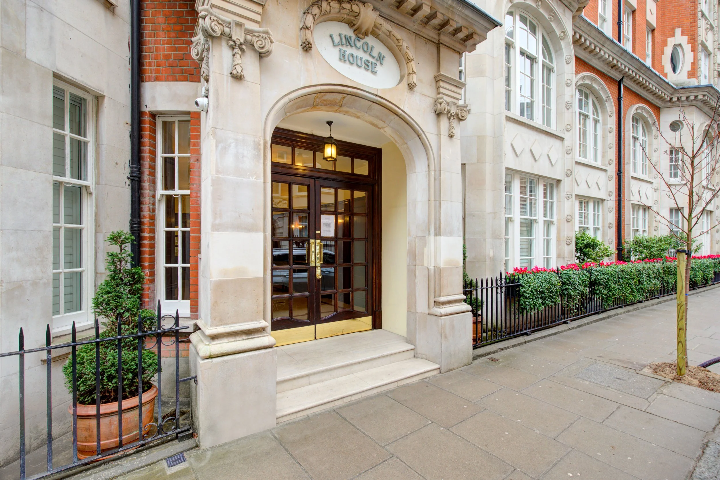 Lincoln House Entrance 2.jpg